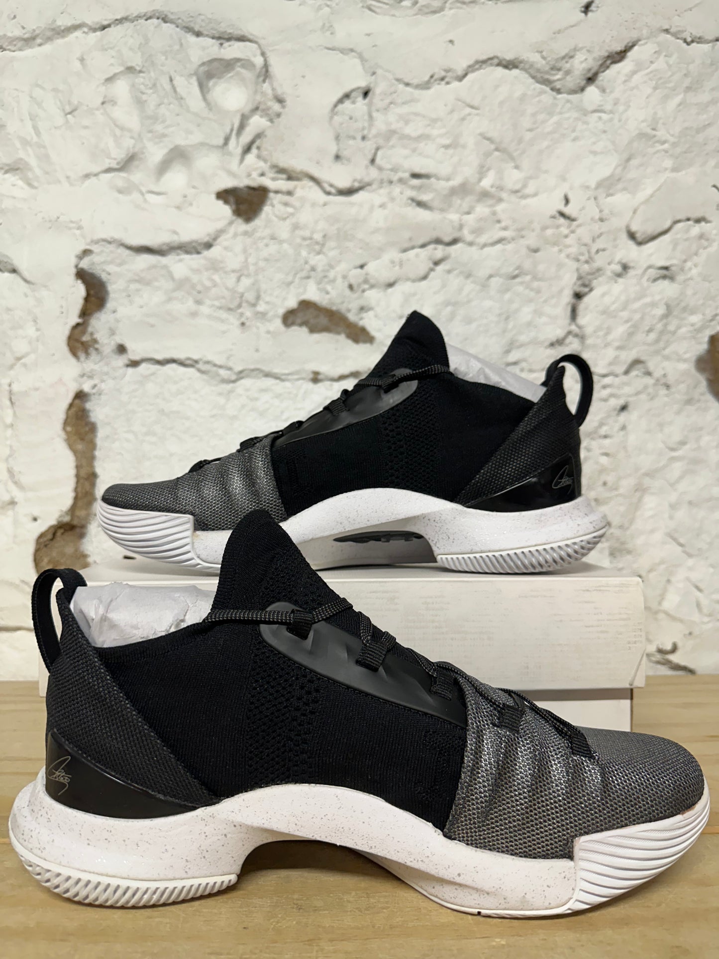 Under Armour Curry 5 Black Silver Sz 10.5 DS