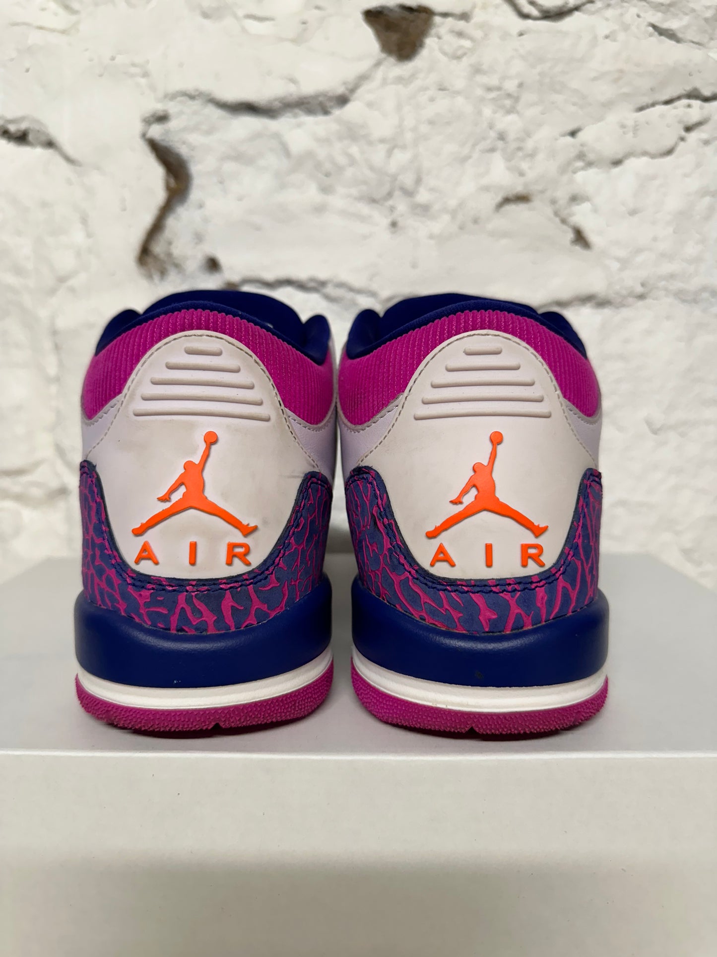 Air Jordan 3 Barely Grape Sz 7Y