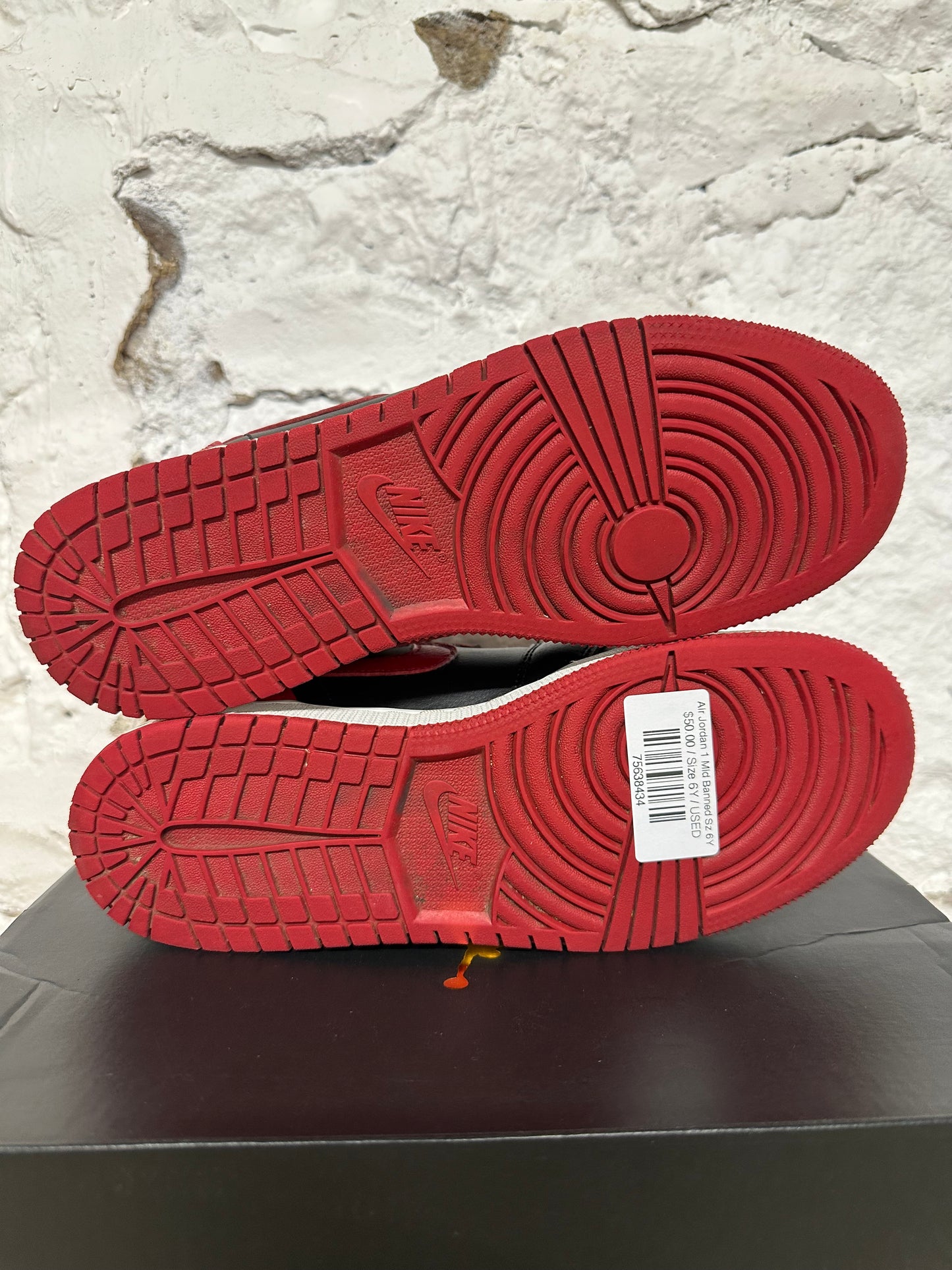 Air Jordan 1 Mid Banned Sz 6Y