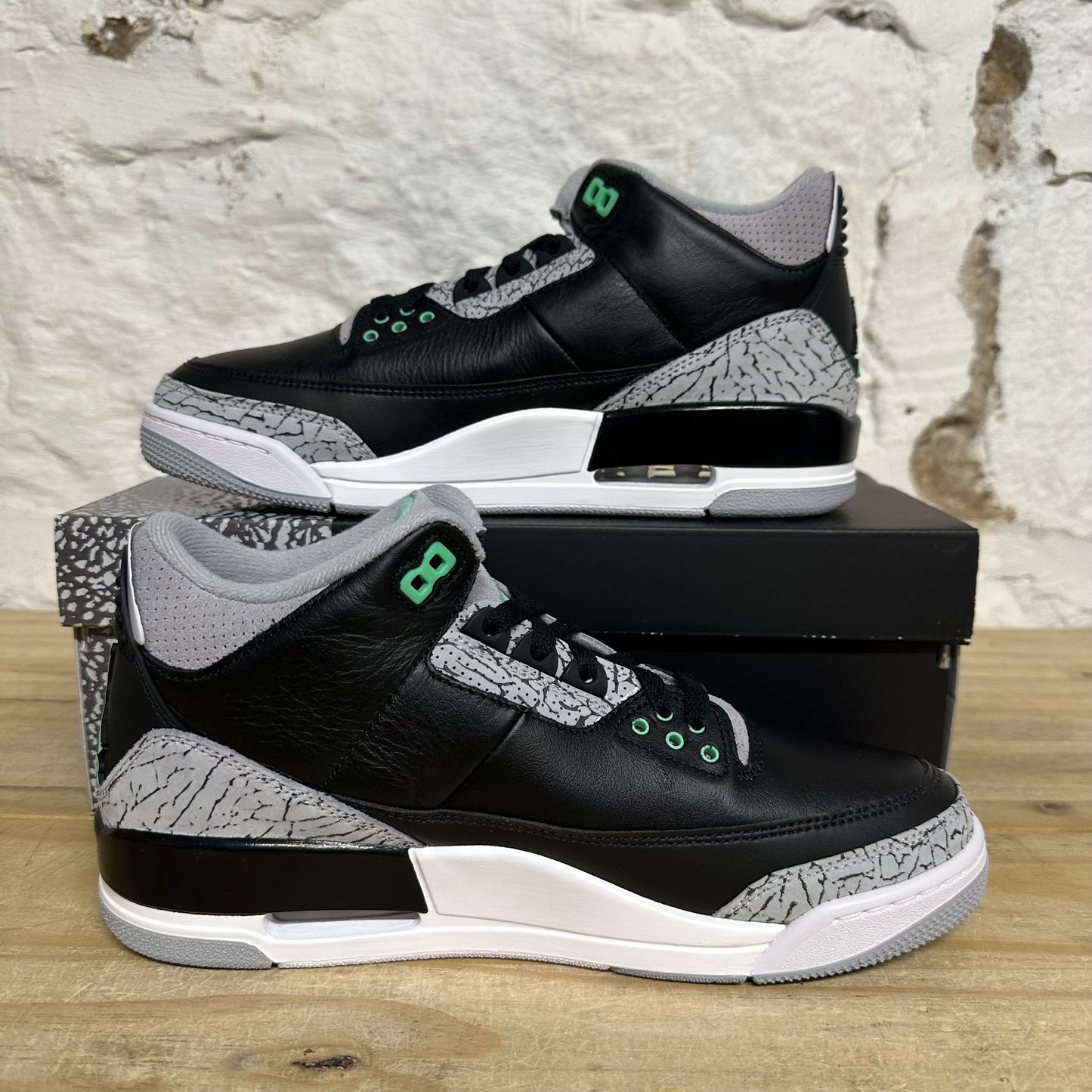 Air Jordan 3 Green Glow Sz 9 DS