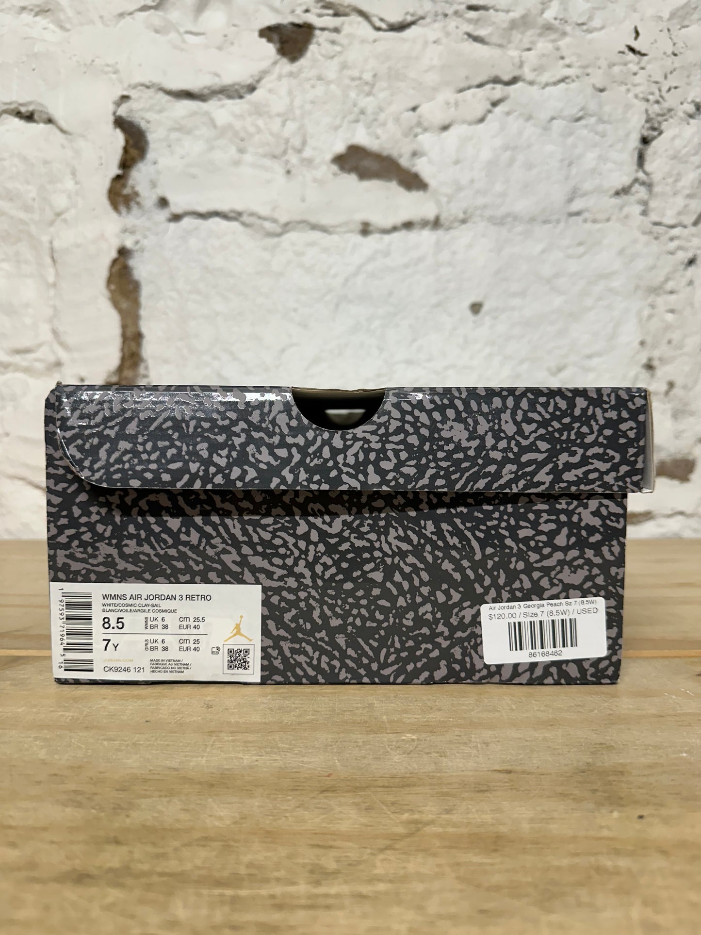 Air Jordan 3 Georgia Peach Sz 7 (8.5W)