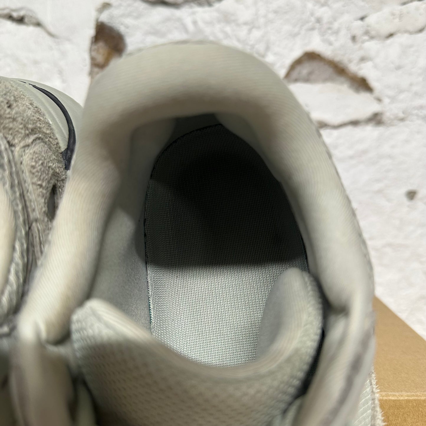 Yeezy 700 Salt Sz 10