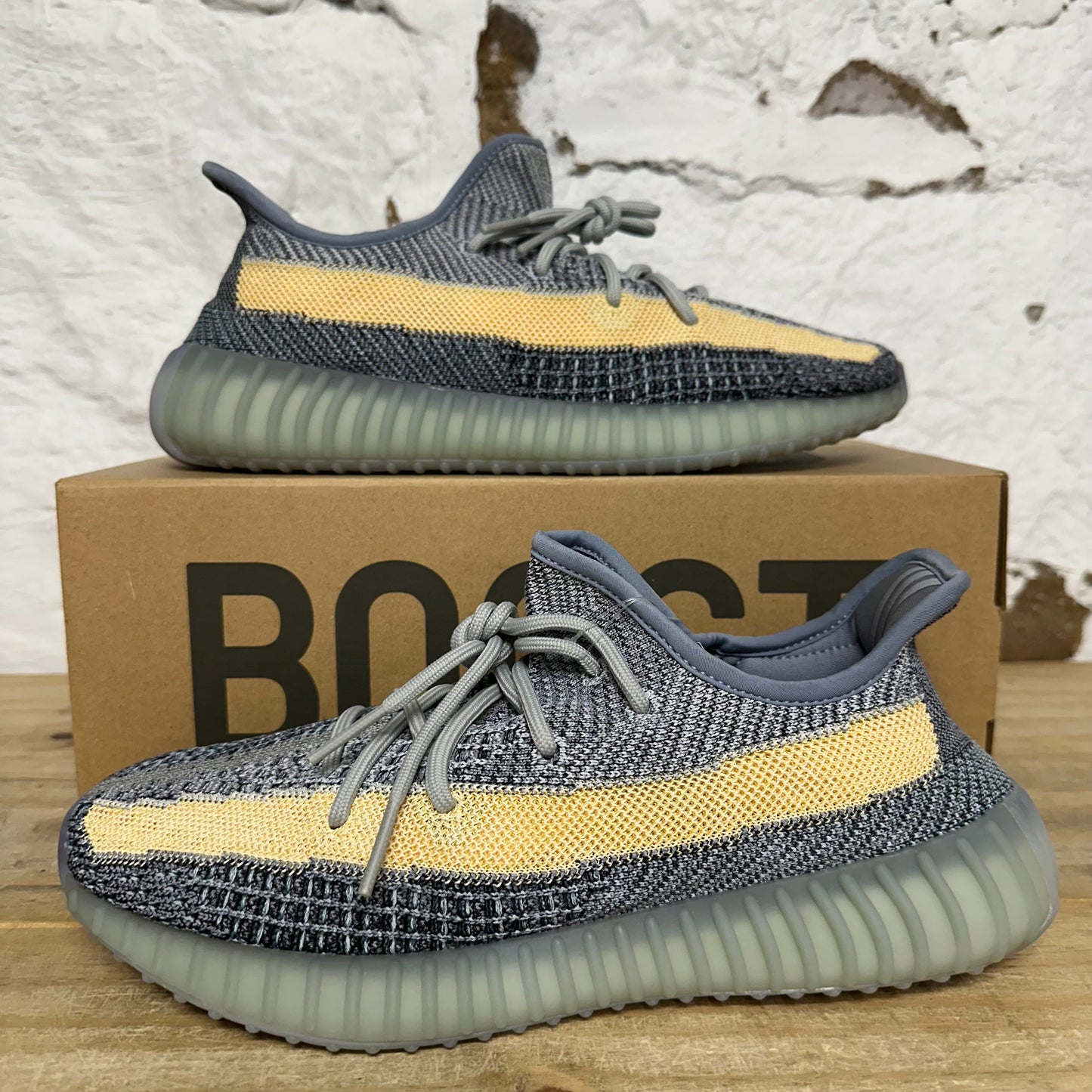 Yeezy 350 V2 Ash Blue Sz 10 DS