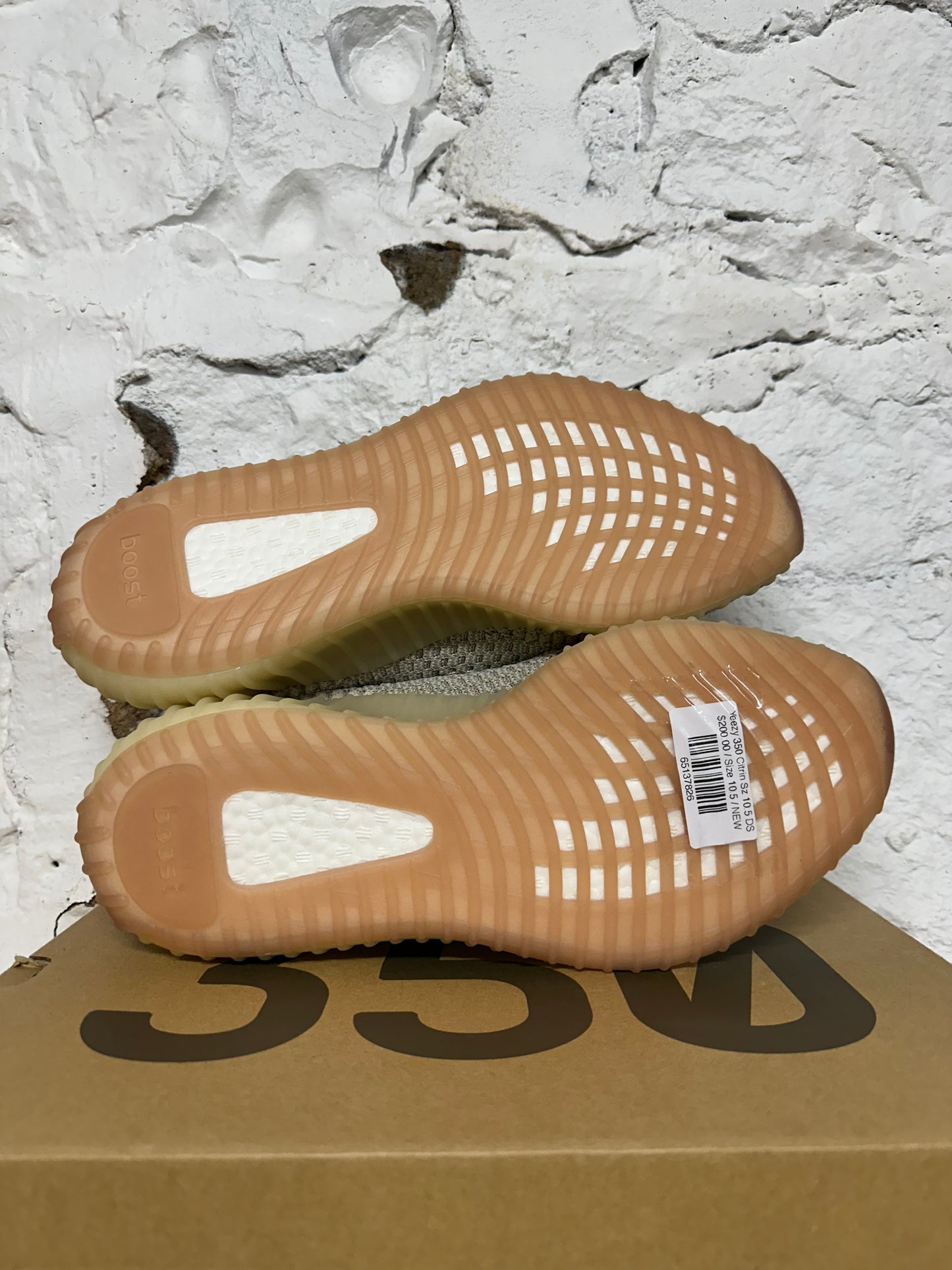 Yeezy 350 V2 Citrin Sz 10.5 DS