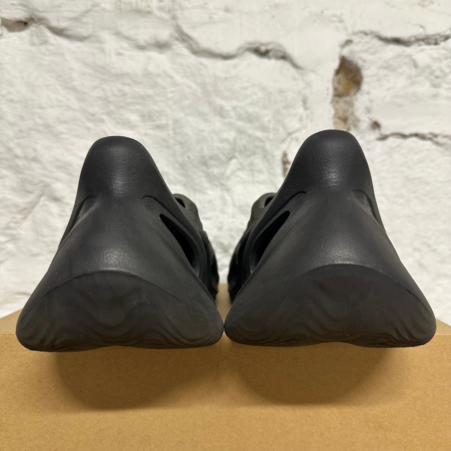 Yeezy Foamrunner Onyx Sz 8