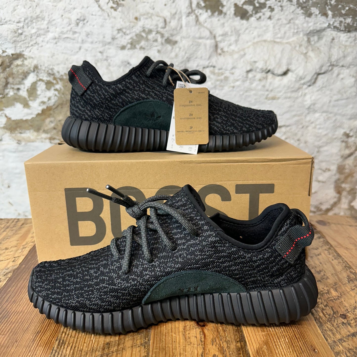 Yeezy 350 Pirate Black Sz 8 DS