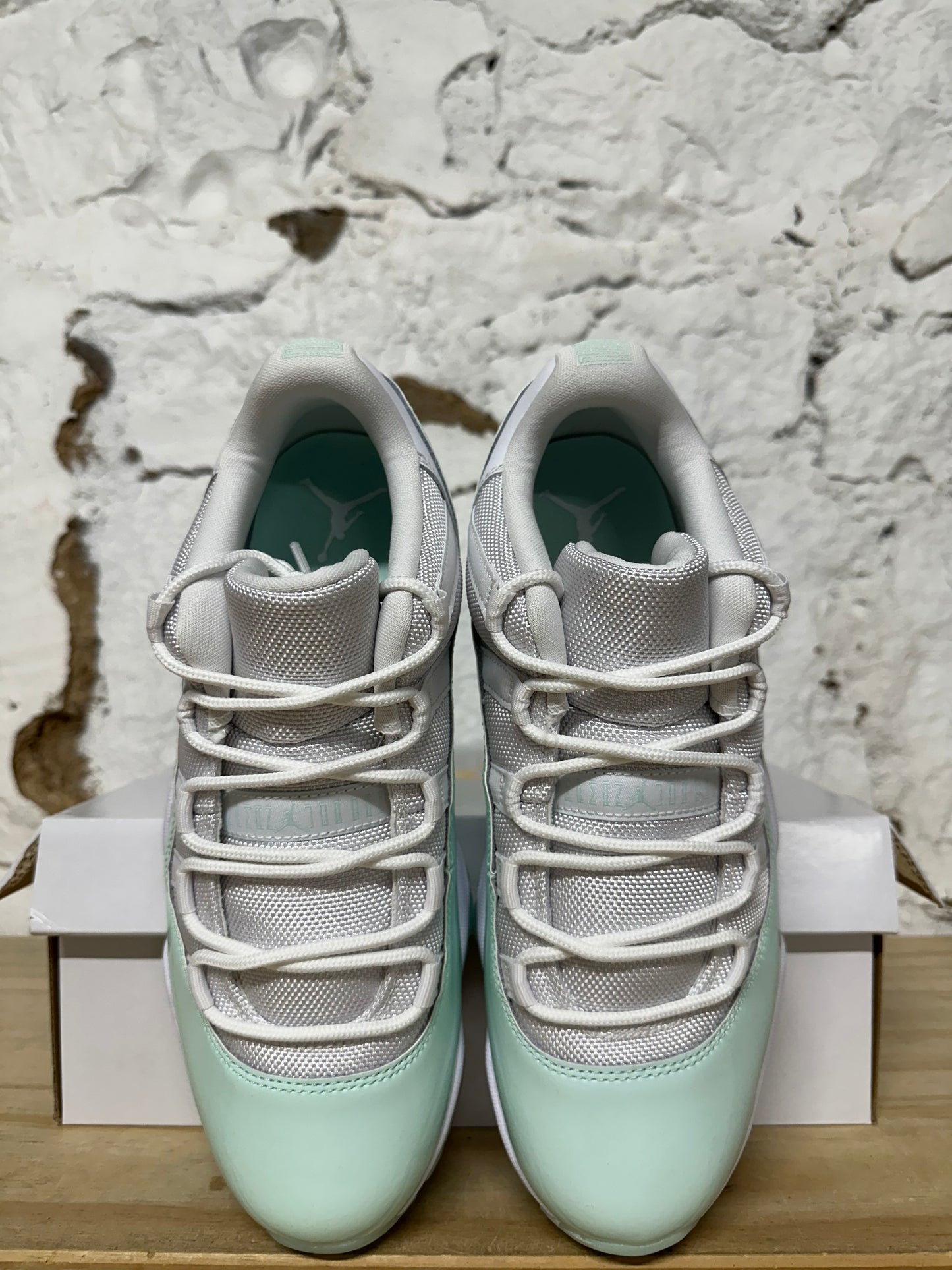 Air Jordan 11 Low Igloo Sz 7.5 (9W) DS