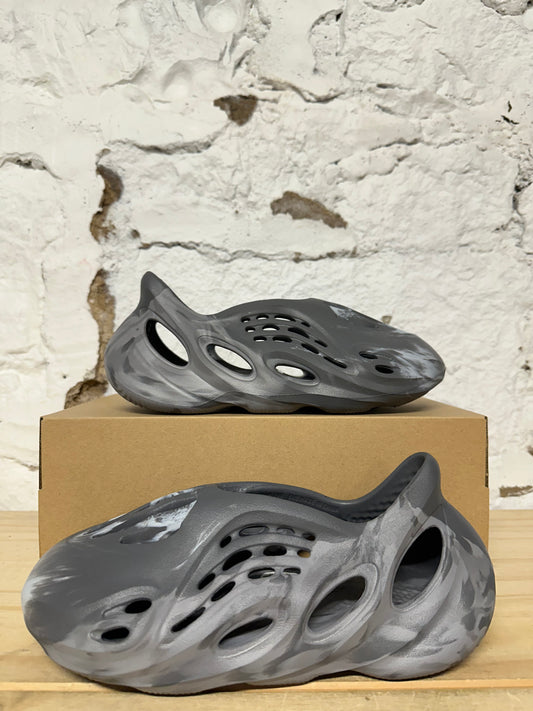 Yeezy Foam RNNR MX Granite Sz 6 DS