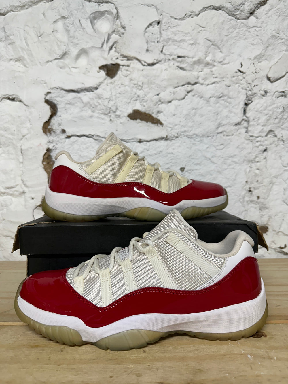 Air Jordan 11 Low Cherry Sz 11.5