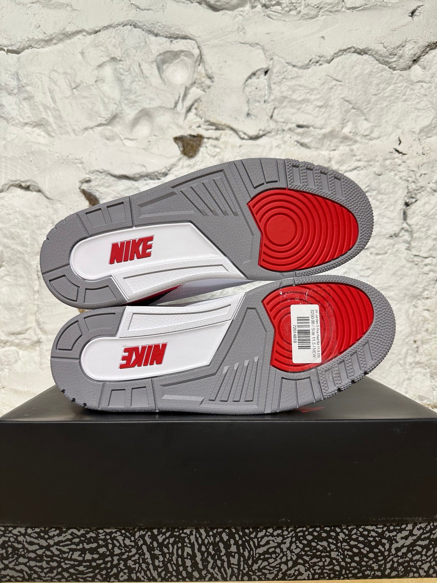 Air Jordan 3 Fire Red Sz 11.5 DS