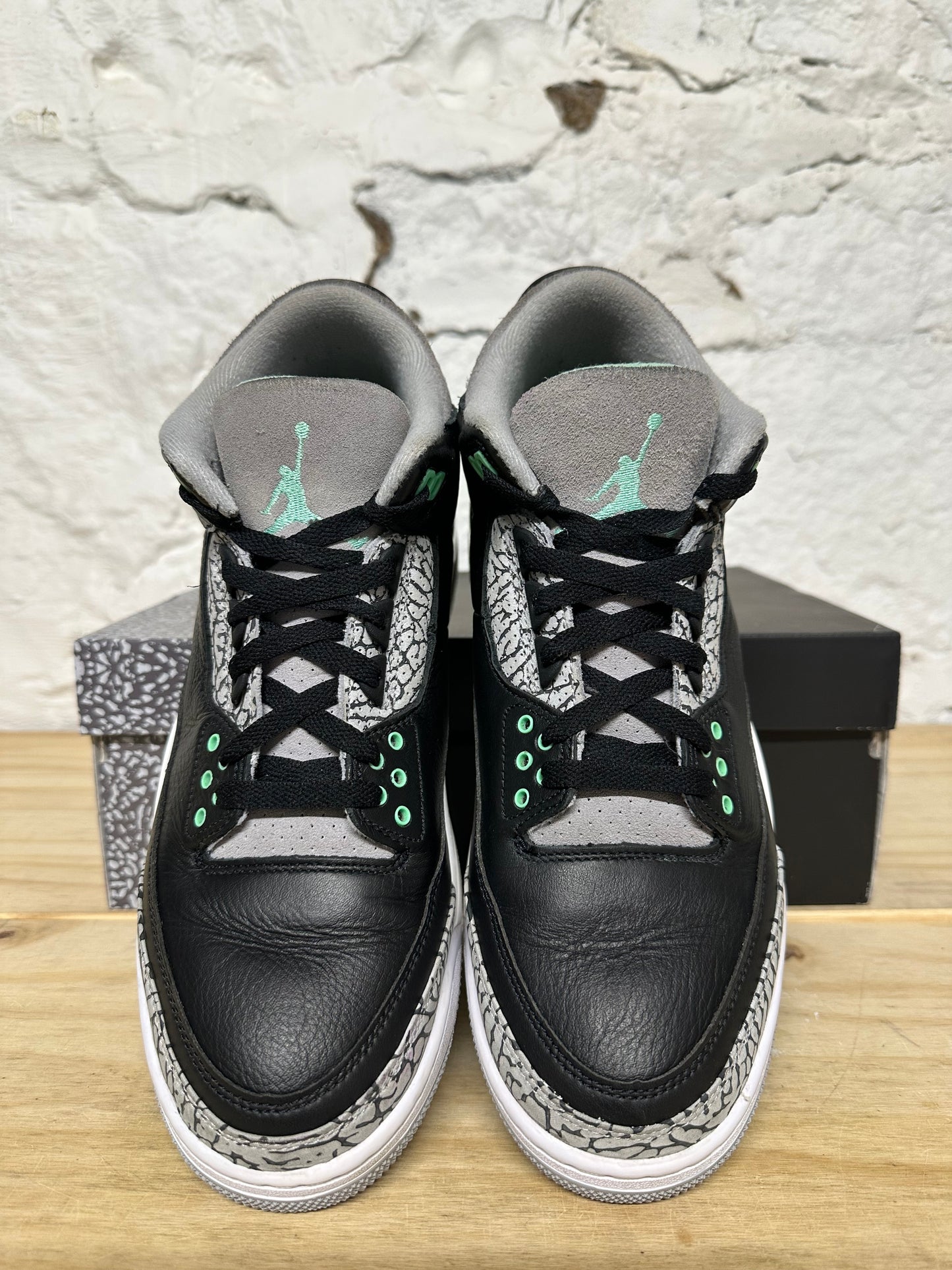 Air Jordan 3 Green Glow Sz 10.5