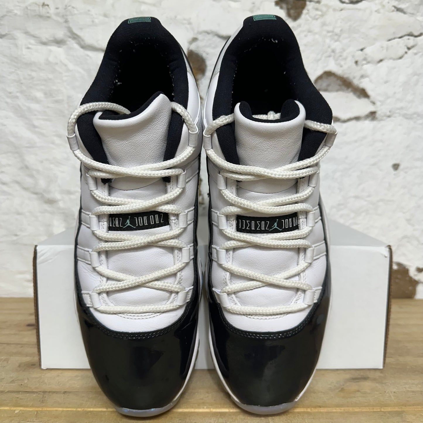 Air Jordan 11 Low Emerald Sz 13