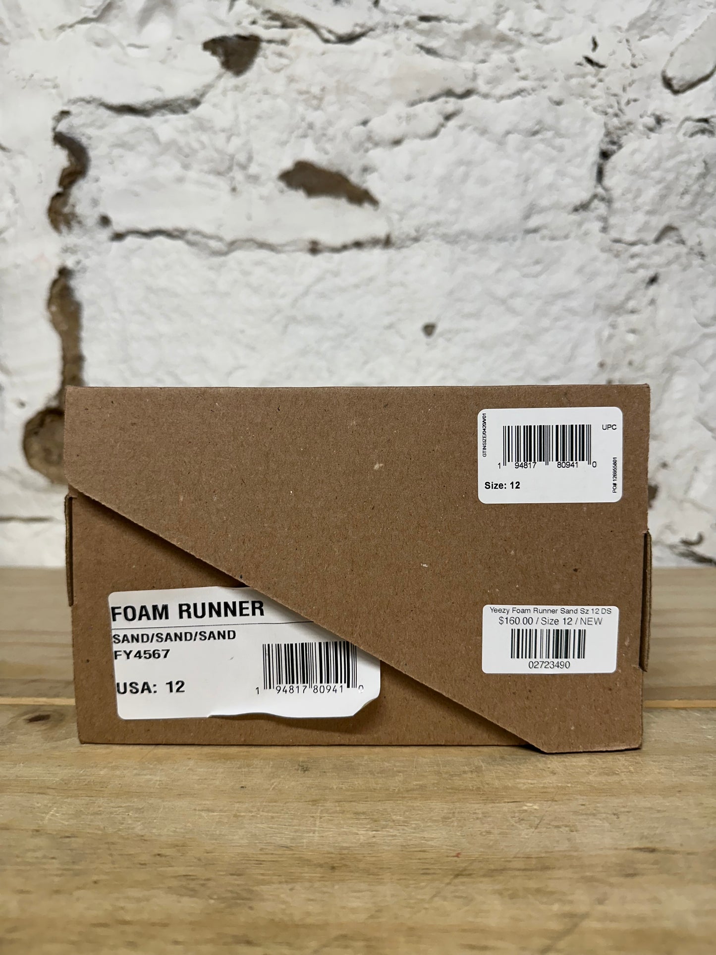 Yeezy Foam RNNR Sand Sz 12 DS