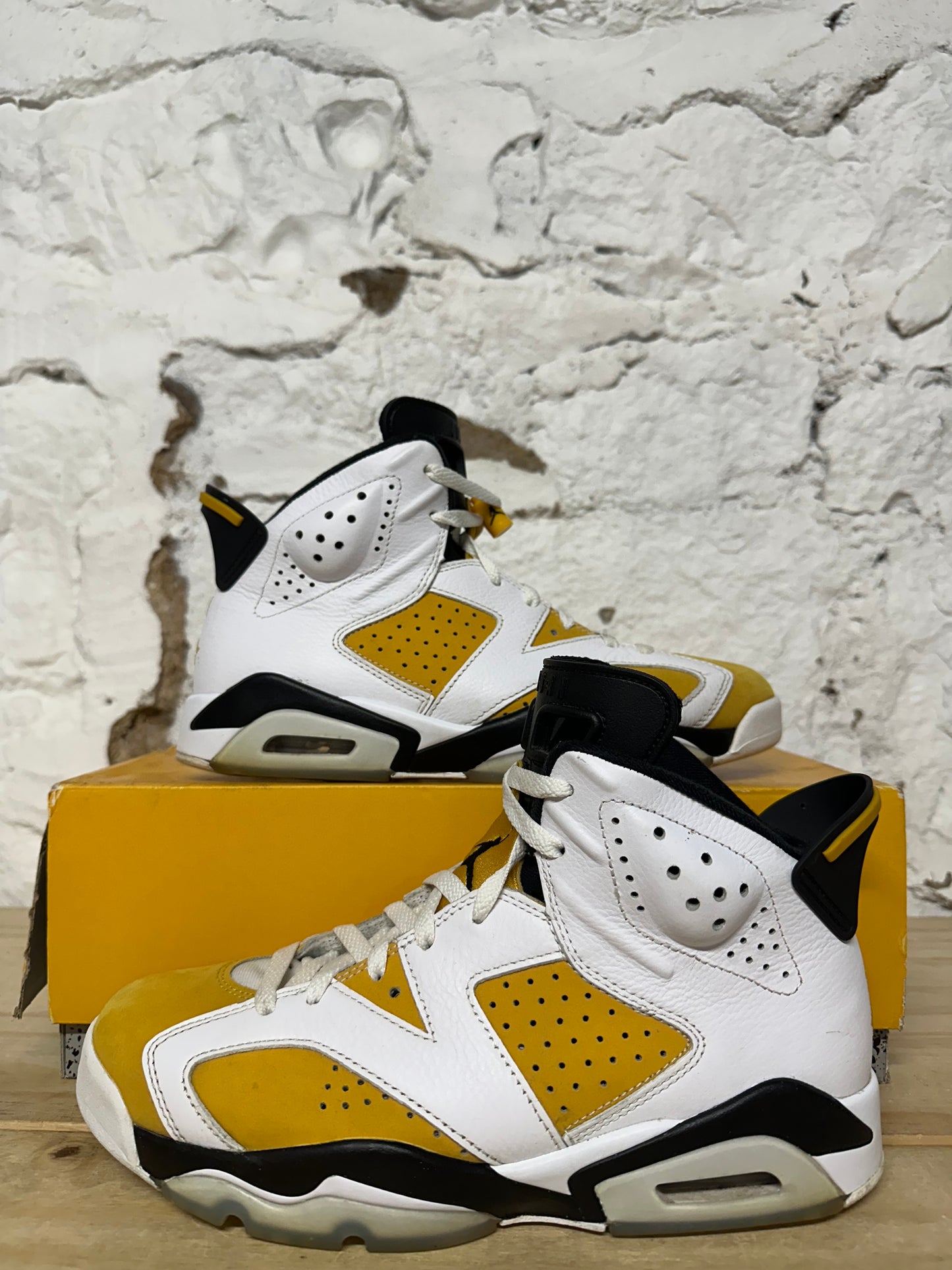 Air Jordan 6 Yellow Ochre Sz 8.5