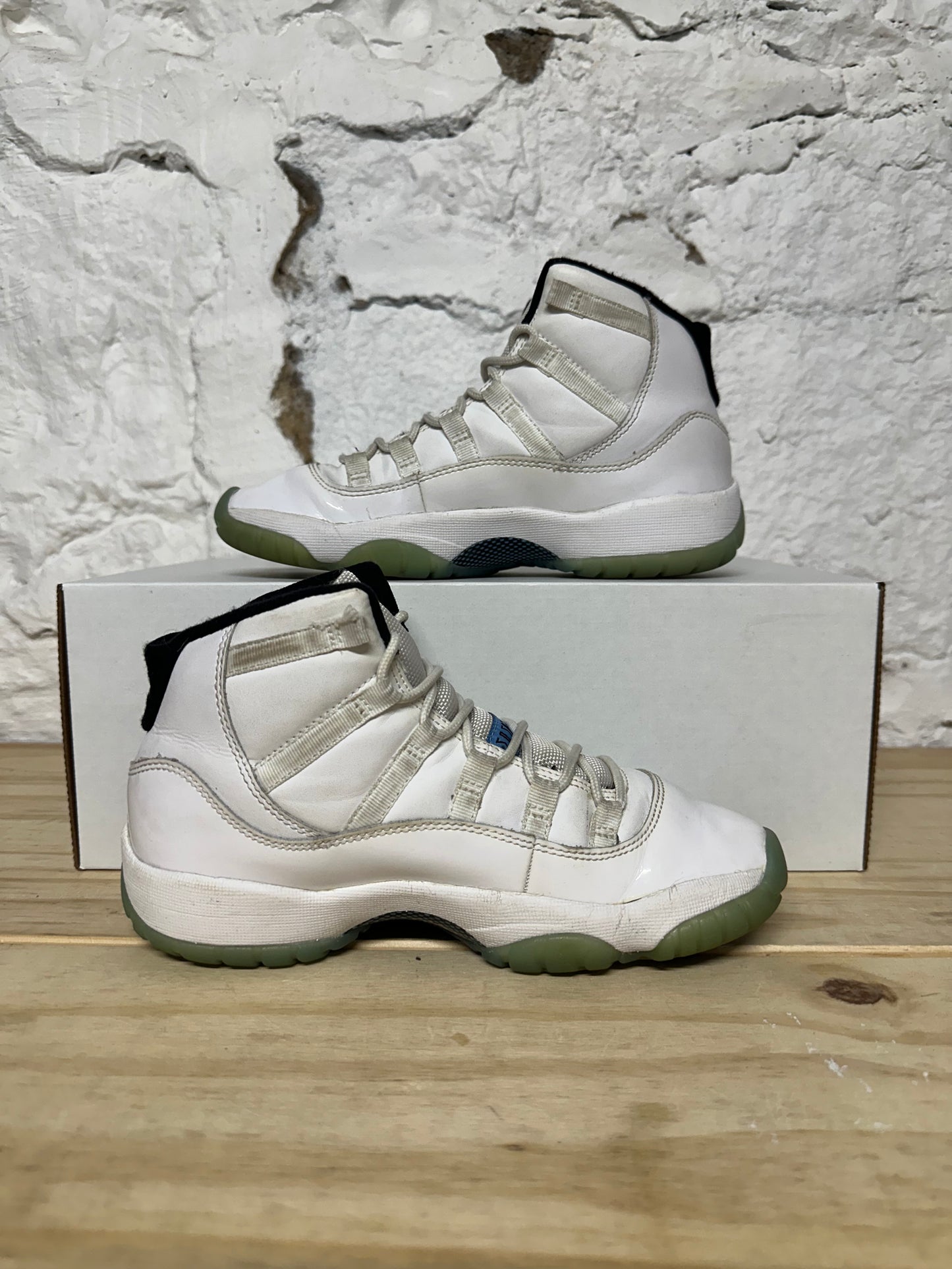 Air Jordan 11 High Legend Blue Sz 4Y