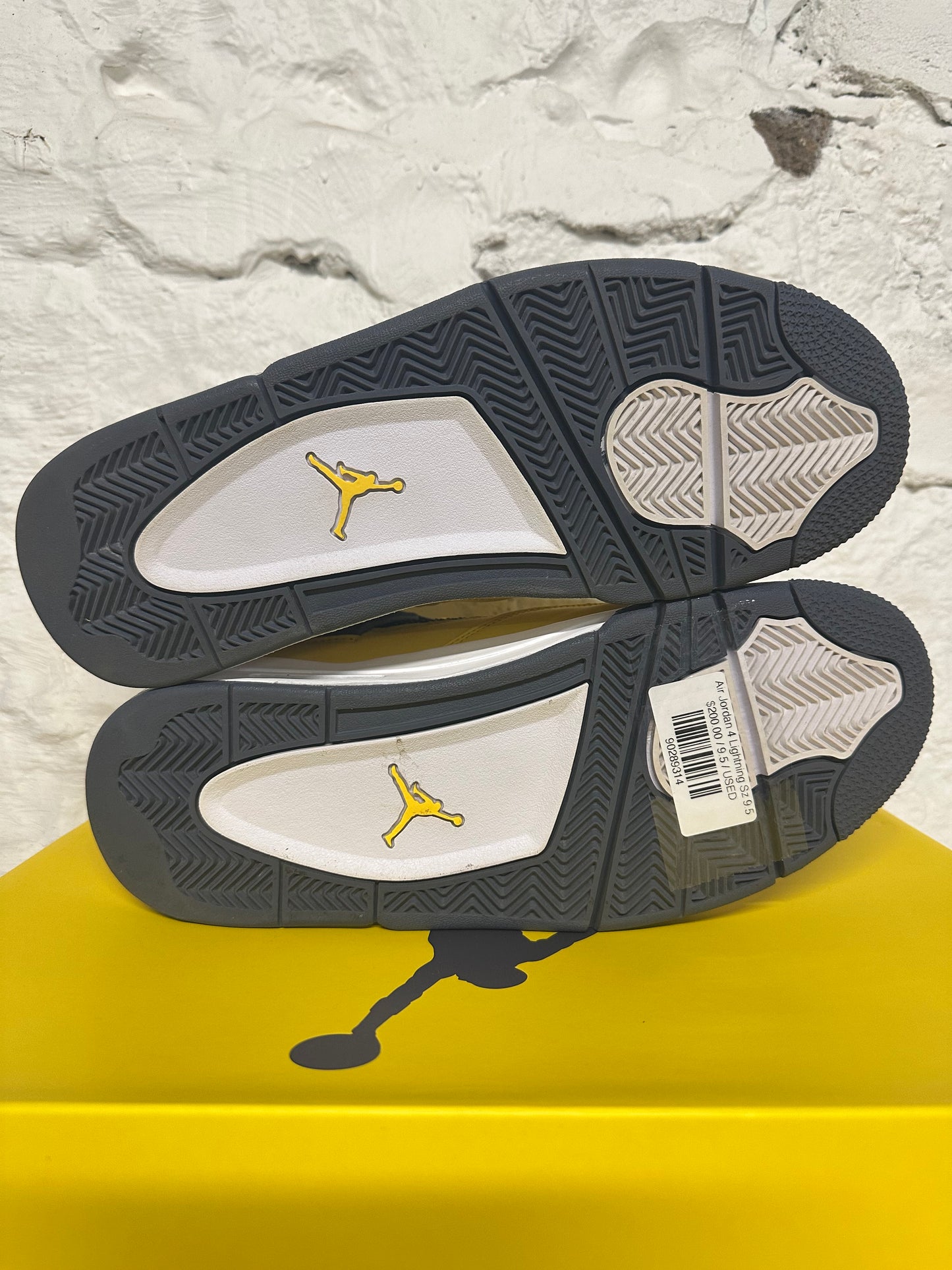 Air Jordan 4 Lightning Sz 9.5