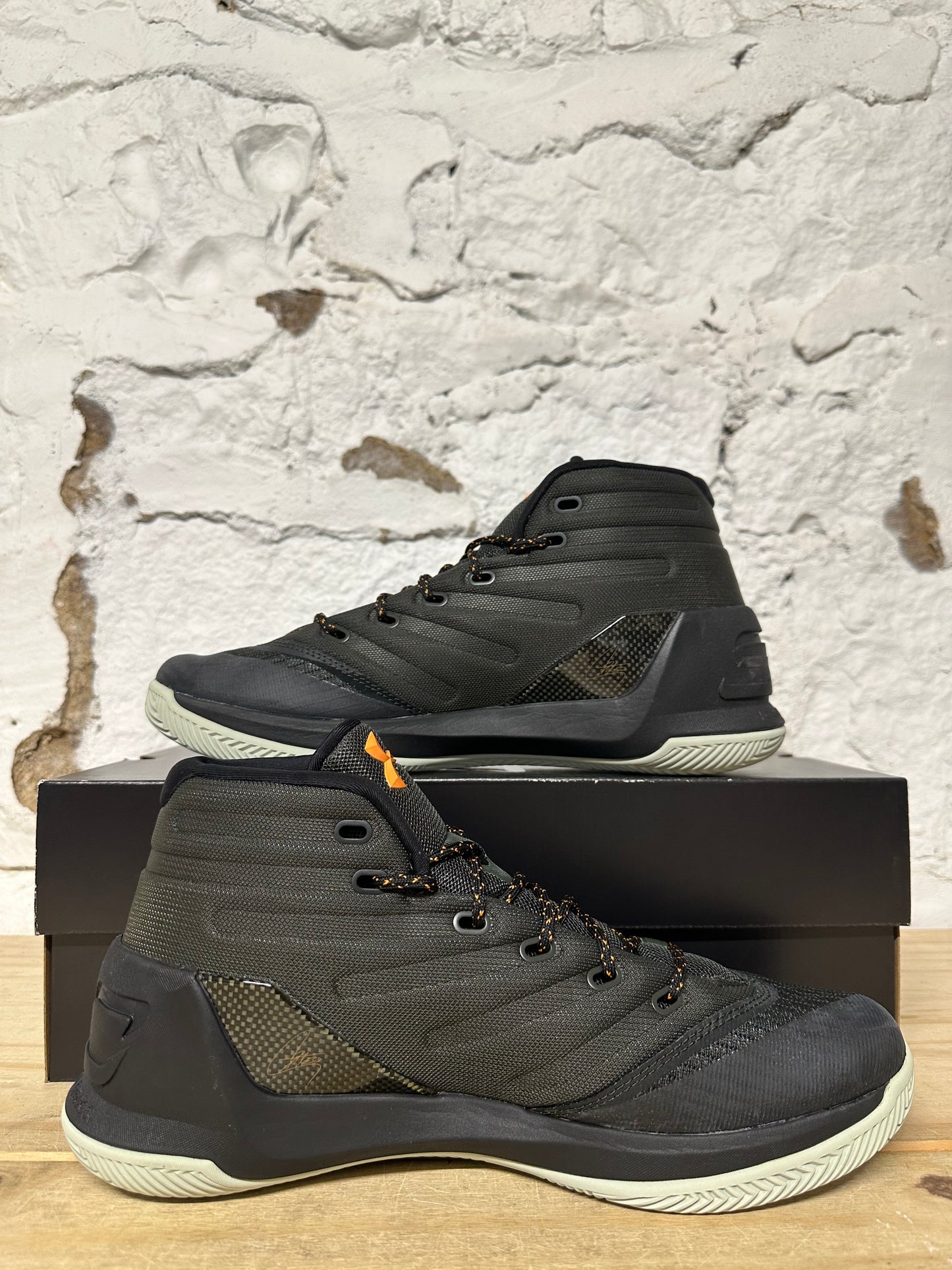 Under Armour Curry 3 Flight Jacket Sz 10 DS