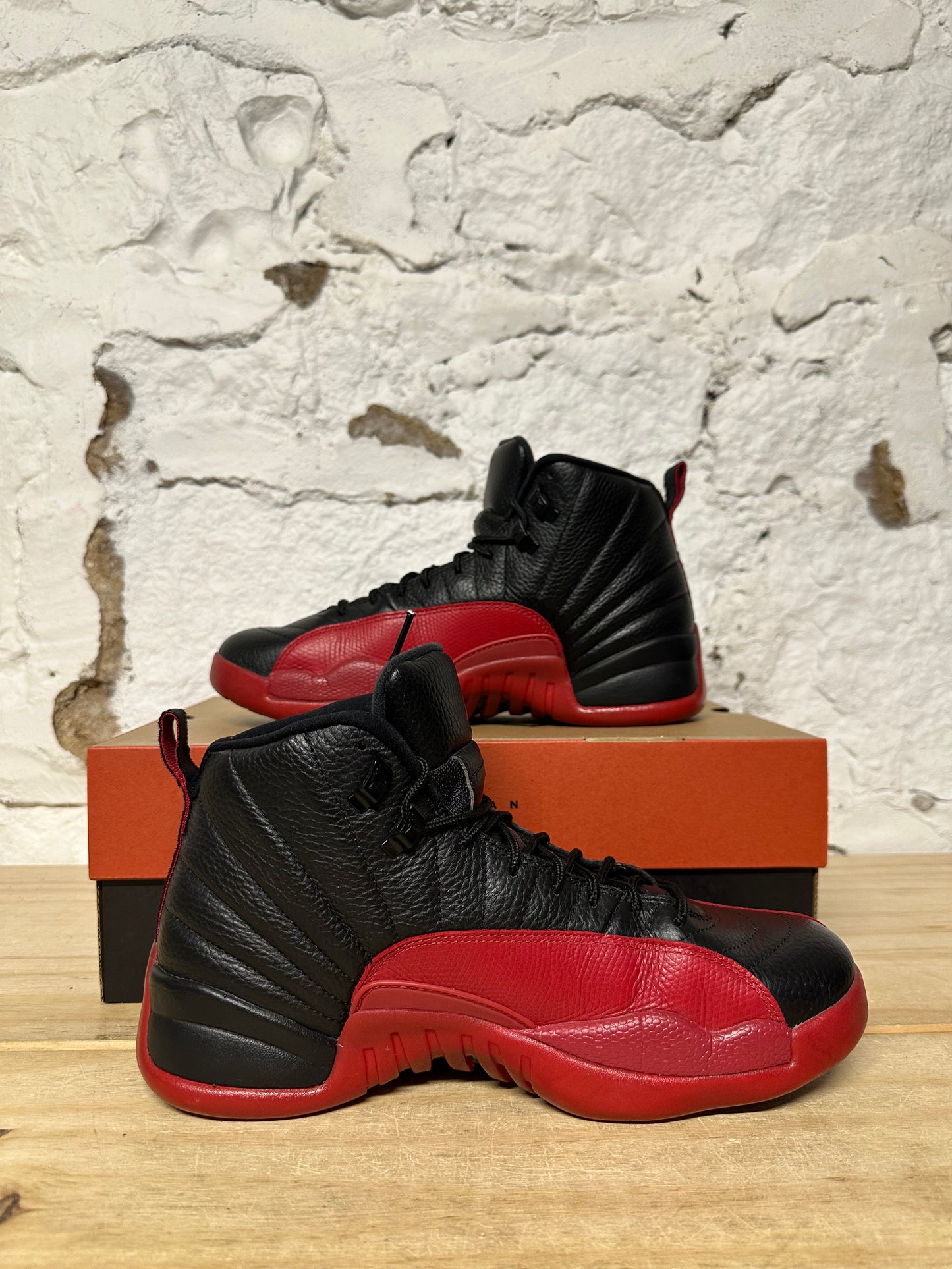Air Jordan 12 Flu Game (2016) Sz 9.5