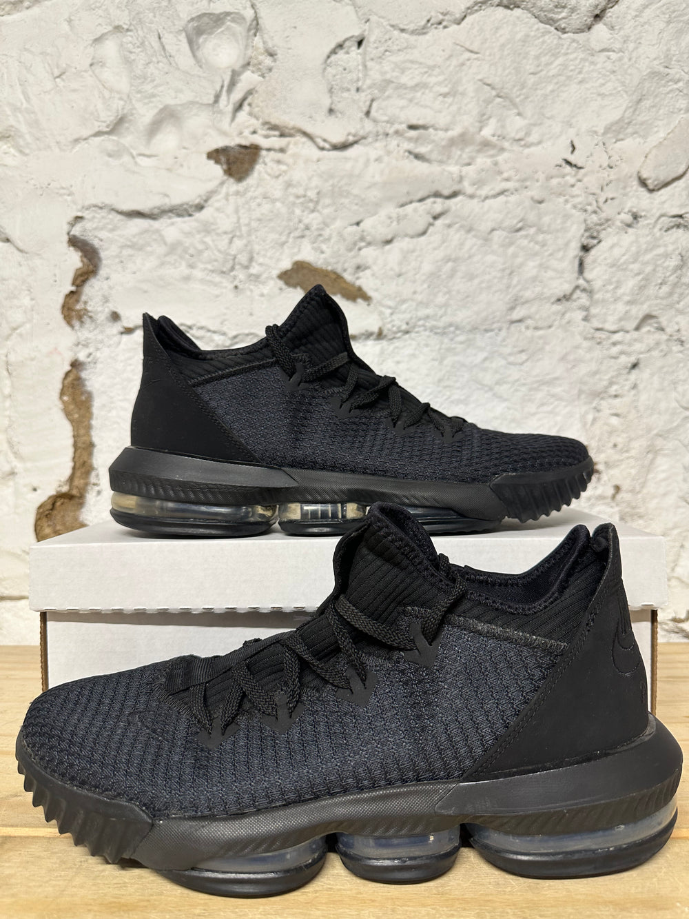 Nike LeBron 16 Low Triple Black Sz 10.5