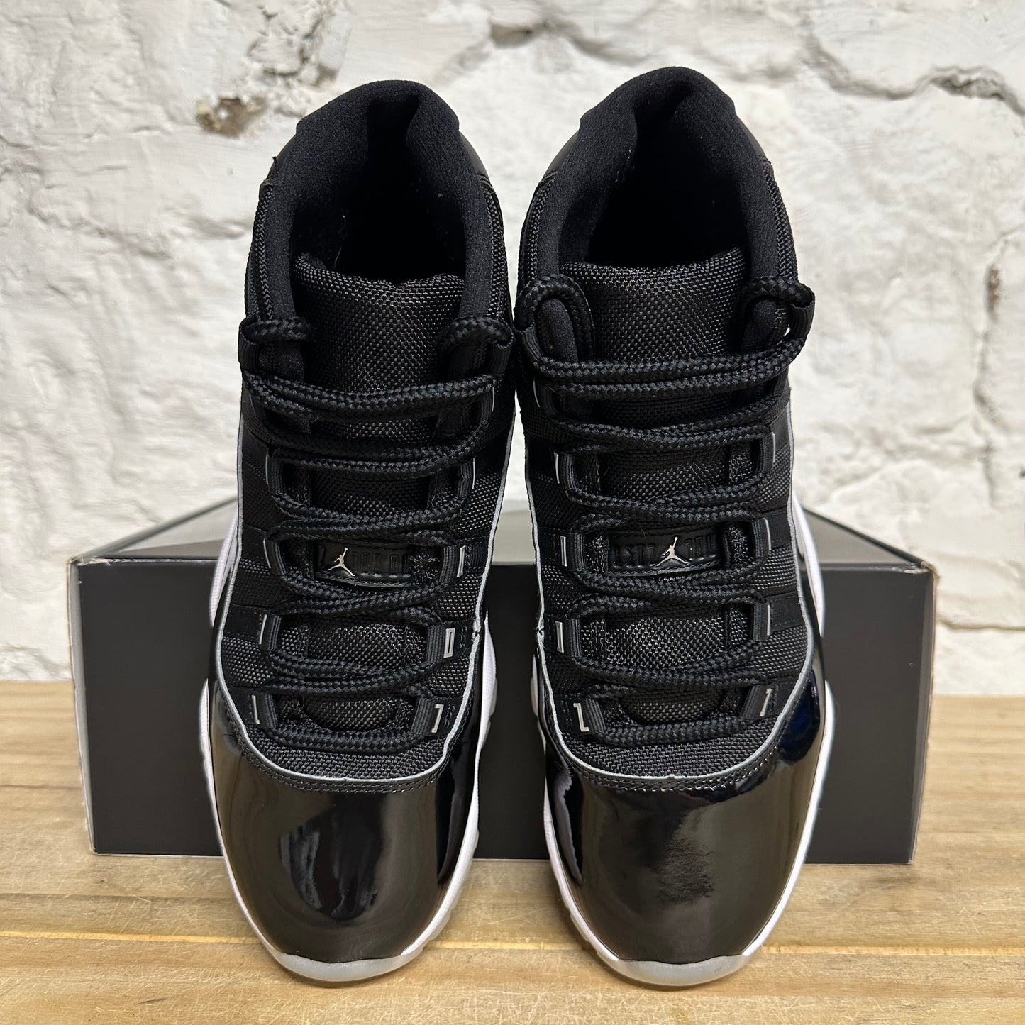 Air Jordan 11 High Jubilee Sz 9