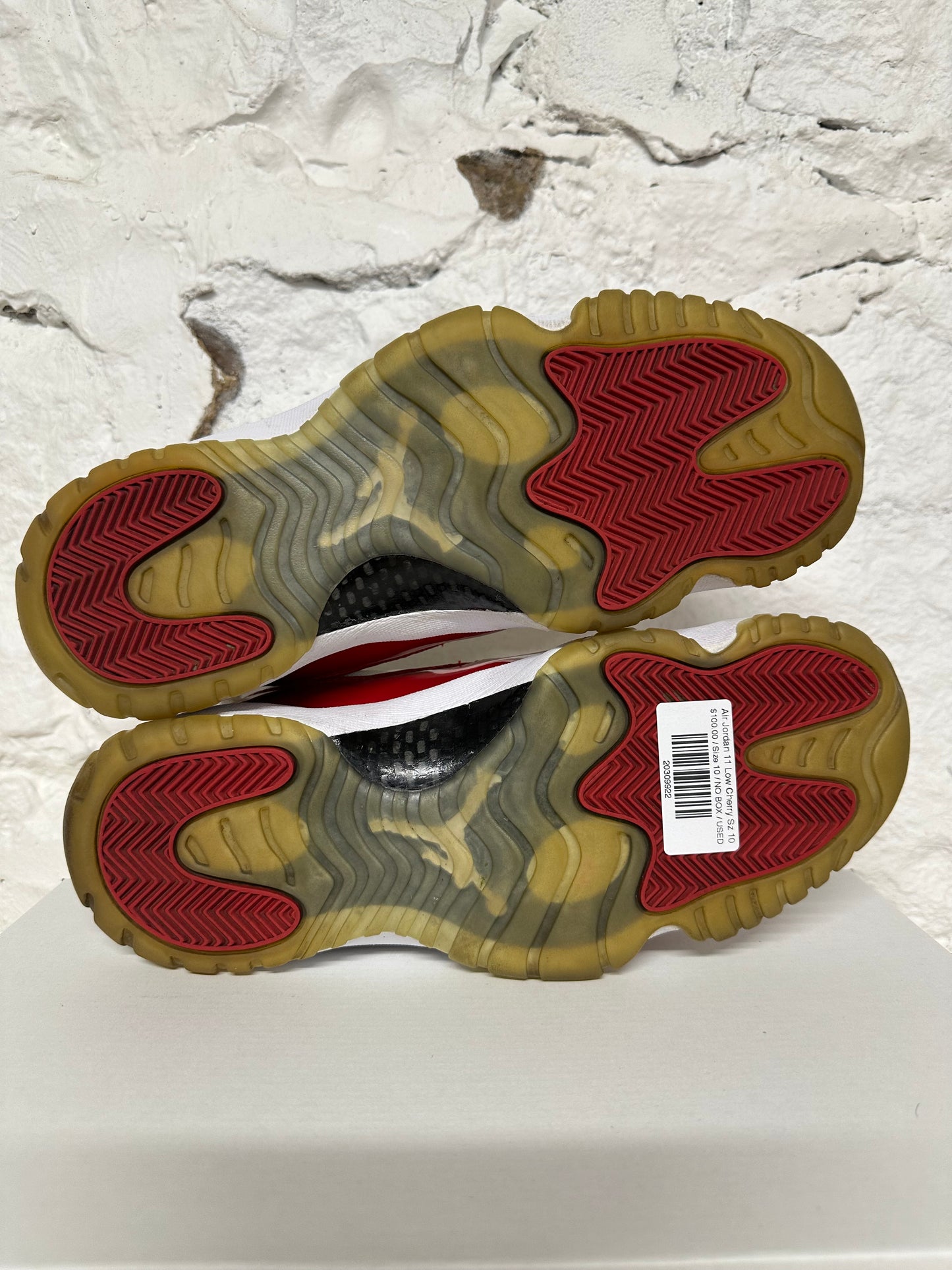 Air Jordan 11 Low Cherry Sz 10