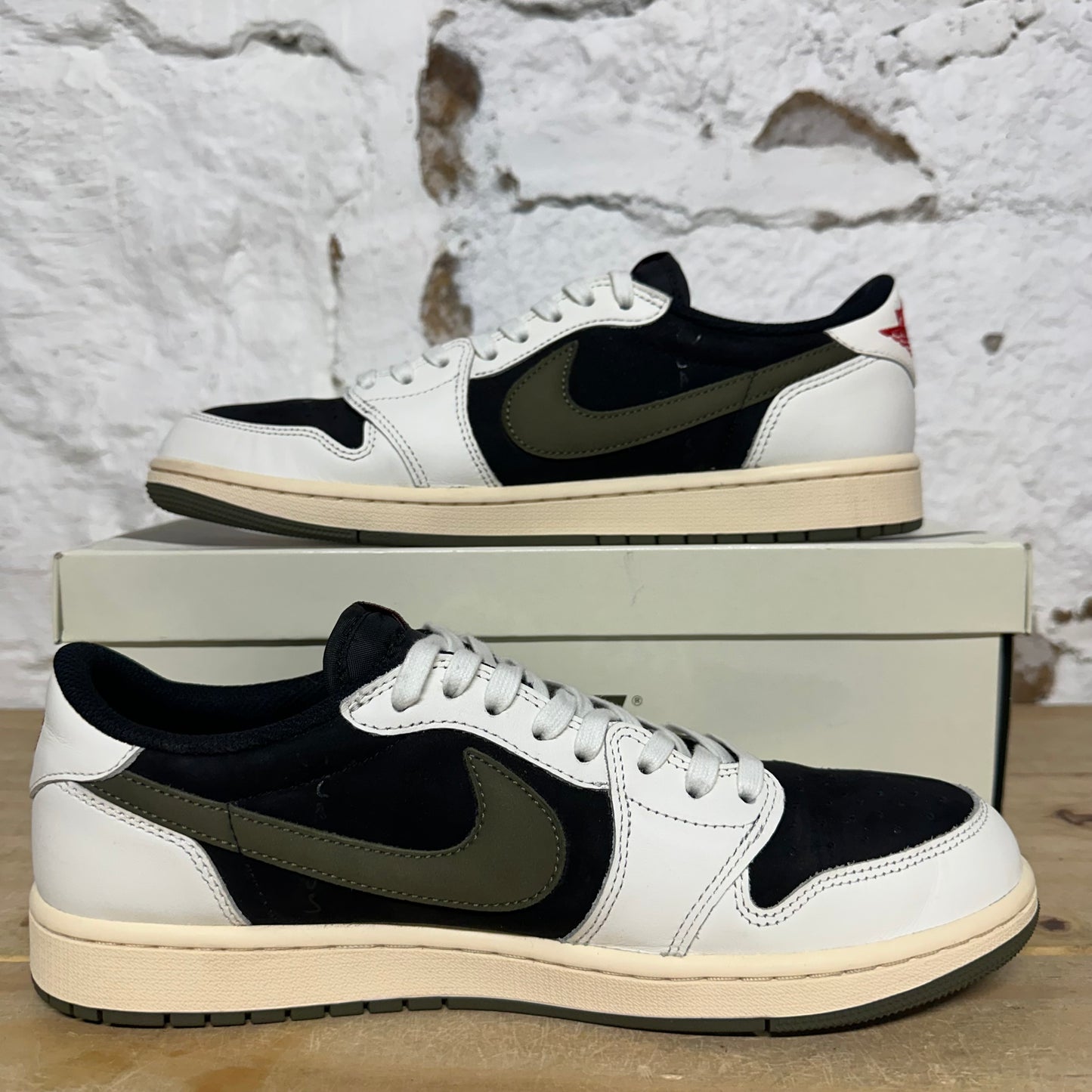 Air Jordan 1 Low Travis Scott Olive Sz 10.5 (12W)