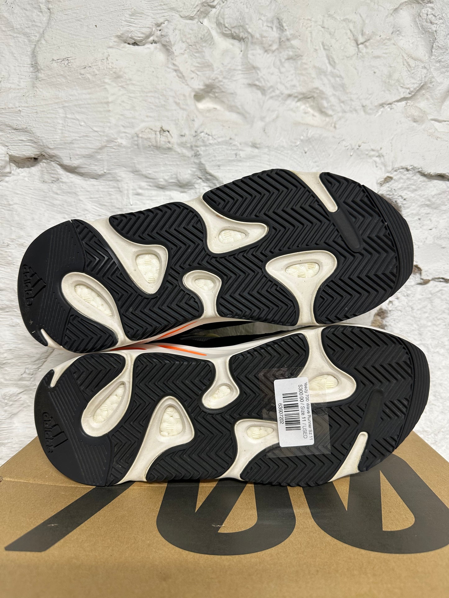 Yeezy 700 Wave Runner Sz 11