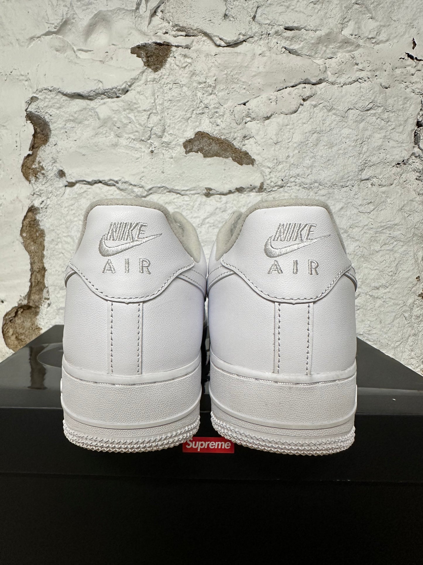 Nike Air Force 1 Low Supreme White Sz 11