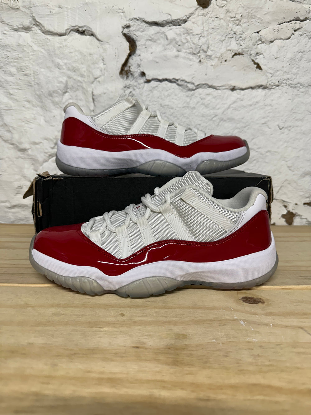 Air Jordan 11 Low Cherry Sz 8.5 DS
