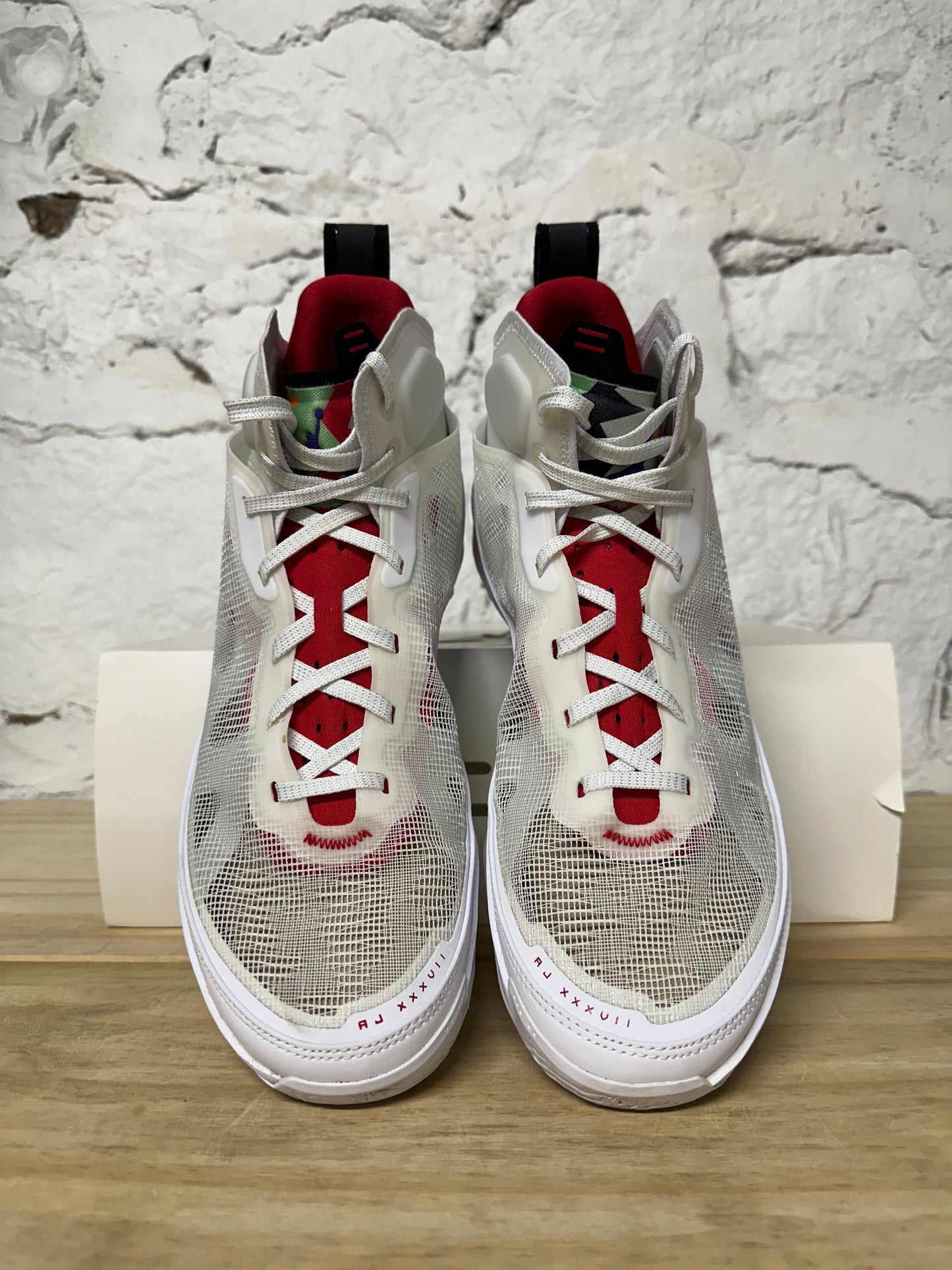 Air Jordan 37 Hare Sz 10.5