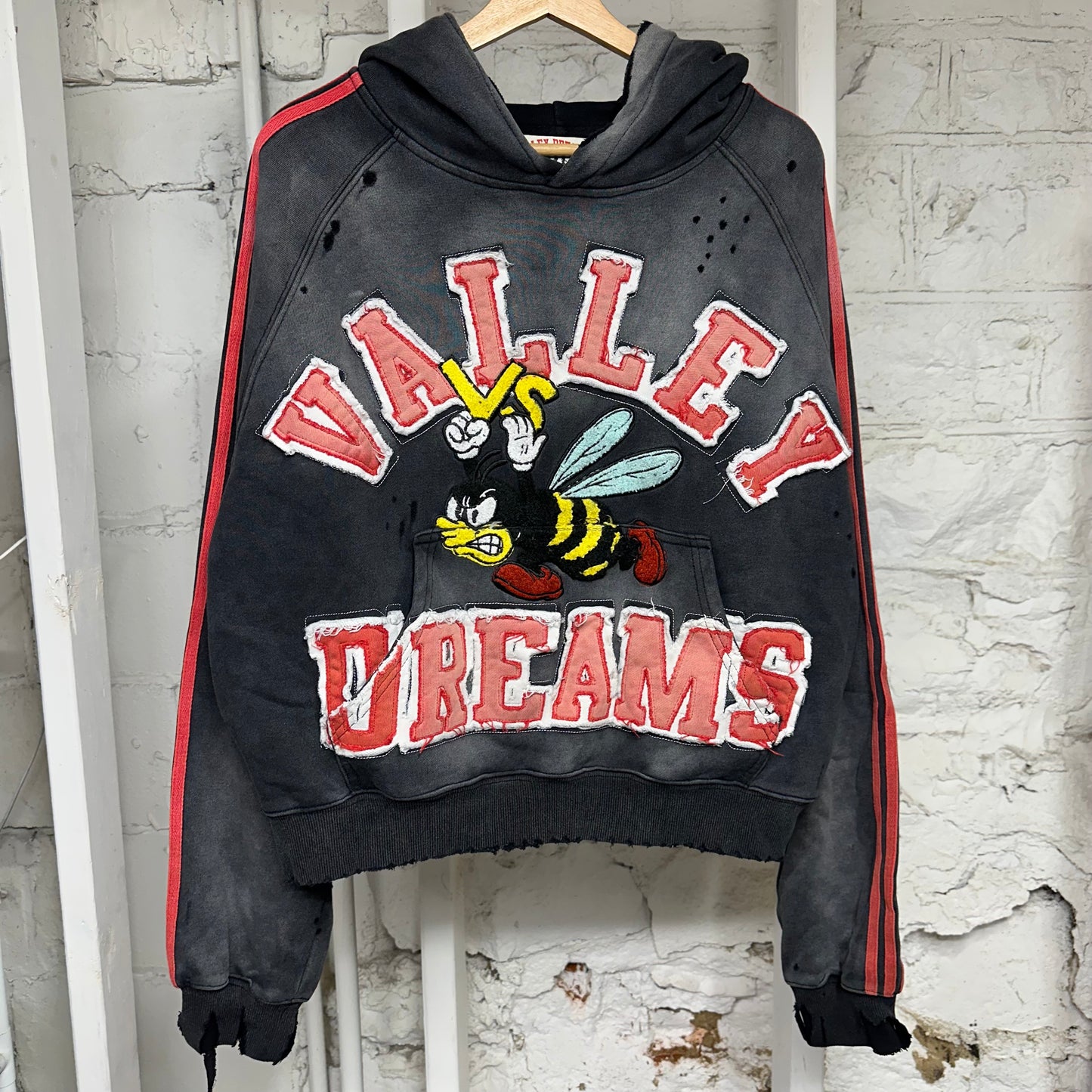 Vale Anthem Bee Black Hoodie Sz S