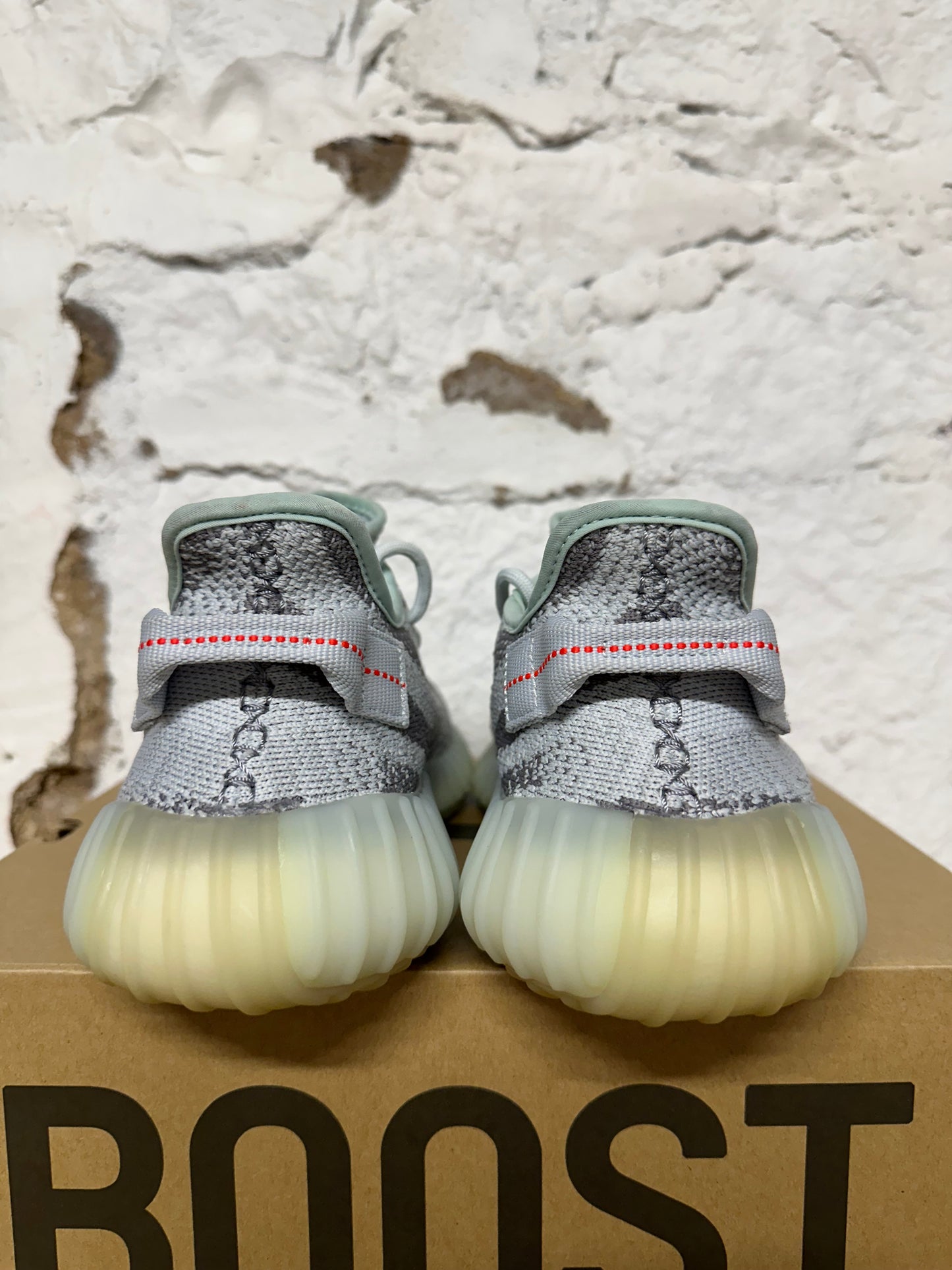Yeezy 350 V2 Blue Tint Sz 8.5