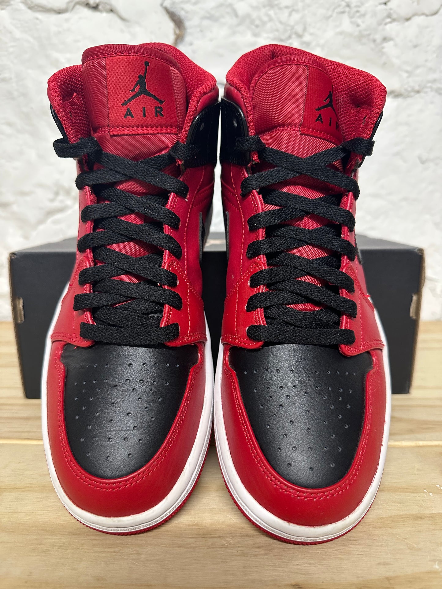 Air Jordan 1 Mid Reverse Bred Sz 7