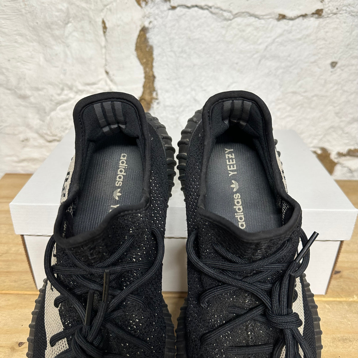 Yeezy 350 V2 Oreo Black White Sz 10.5