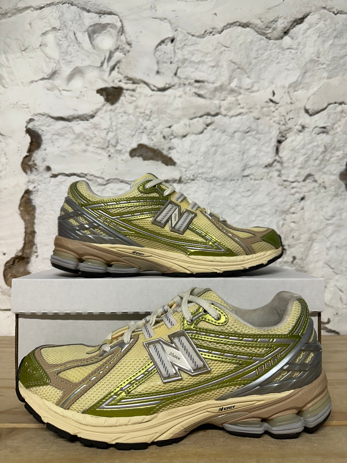 New Balance 1906R Parchment Sz 10