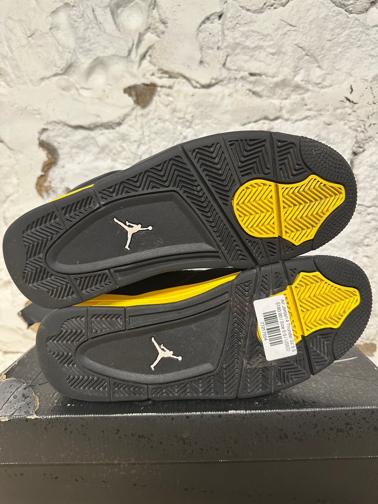 Air Jordan 4 Thunder Sz 9.5
