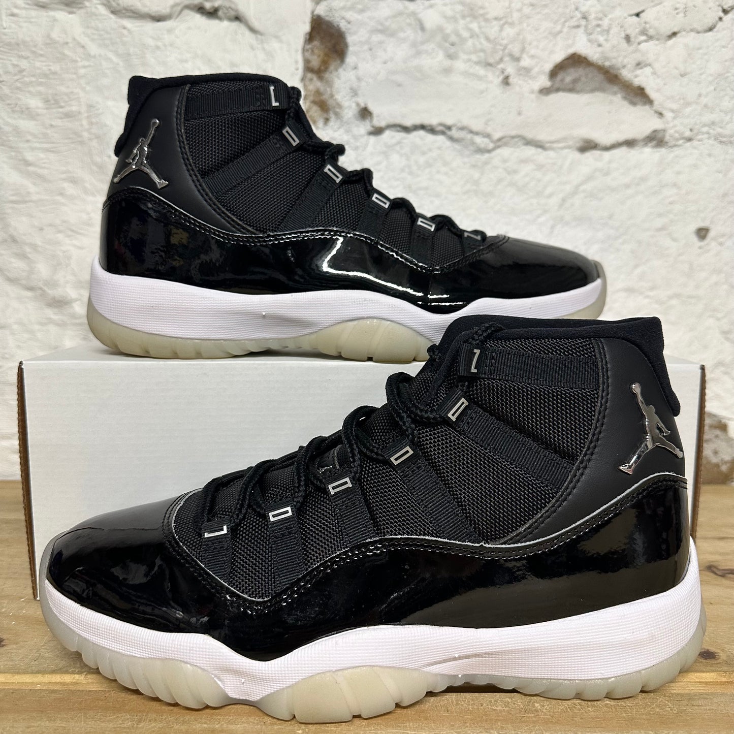 Air Jordan 11 High Jubilee Sz 9