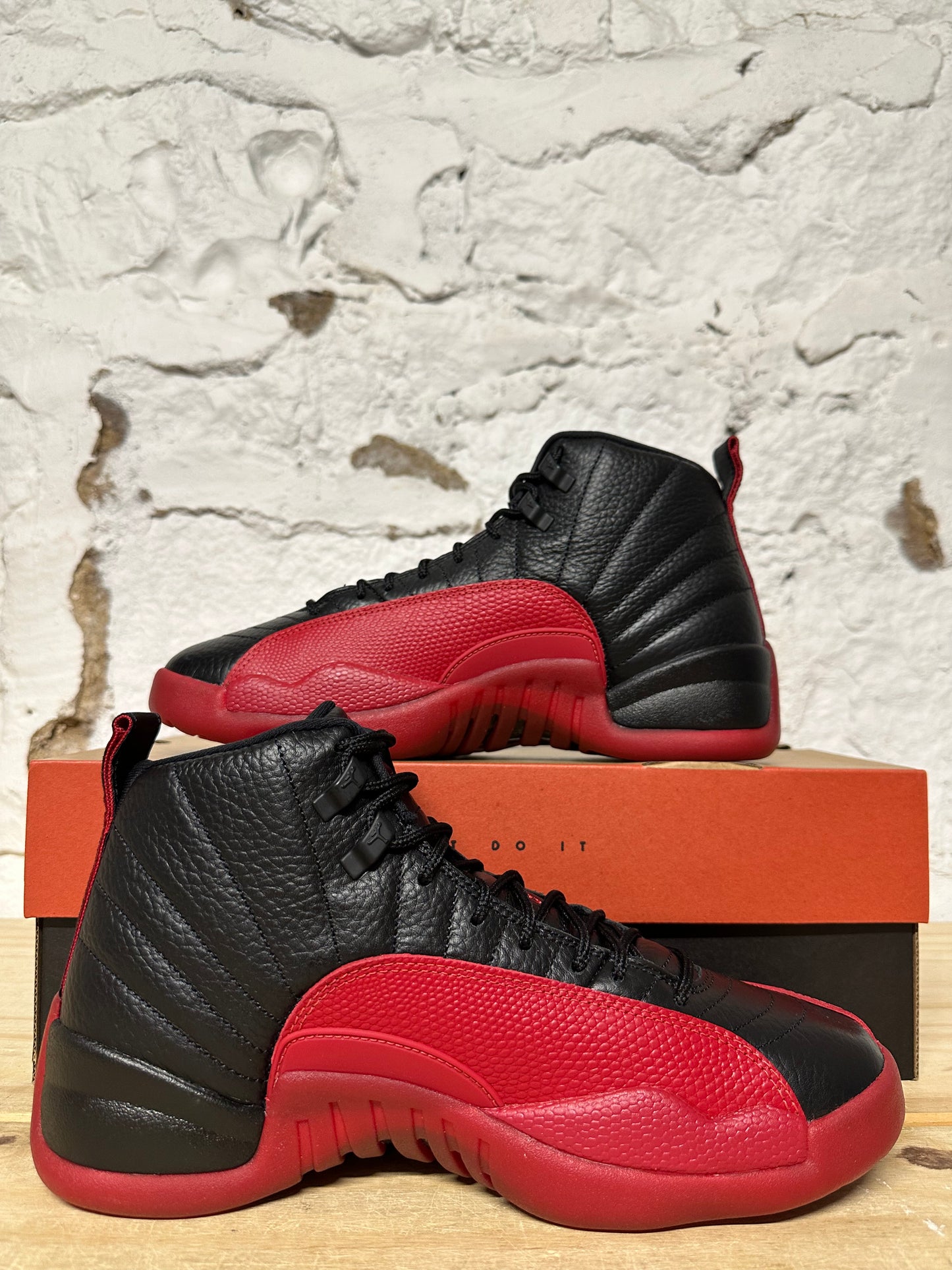 Air Jordan 12 Flu Game Sz 9 DS