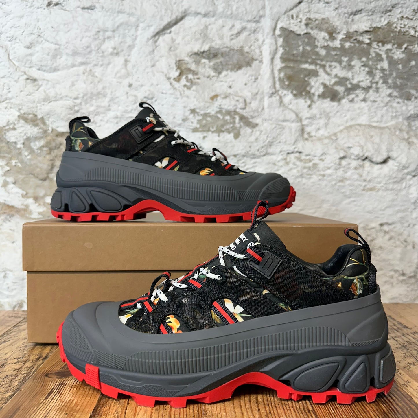 Burberry Arthur Floral Black Grey Red Sneaker Sz 9 (42)