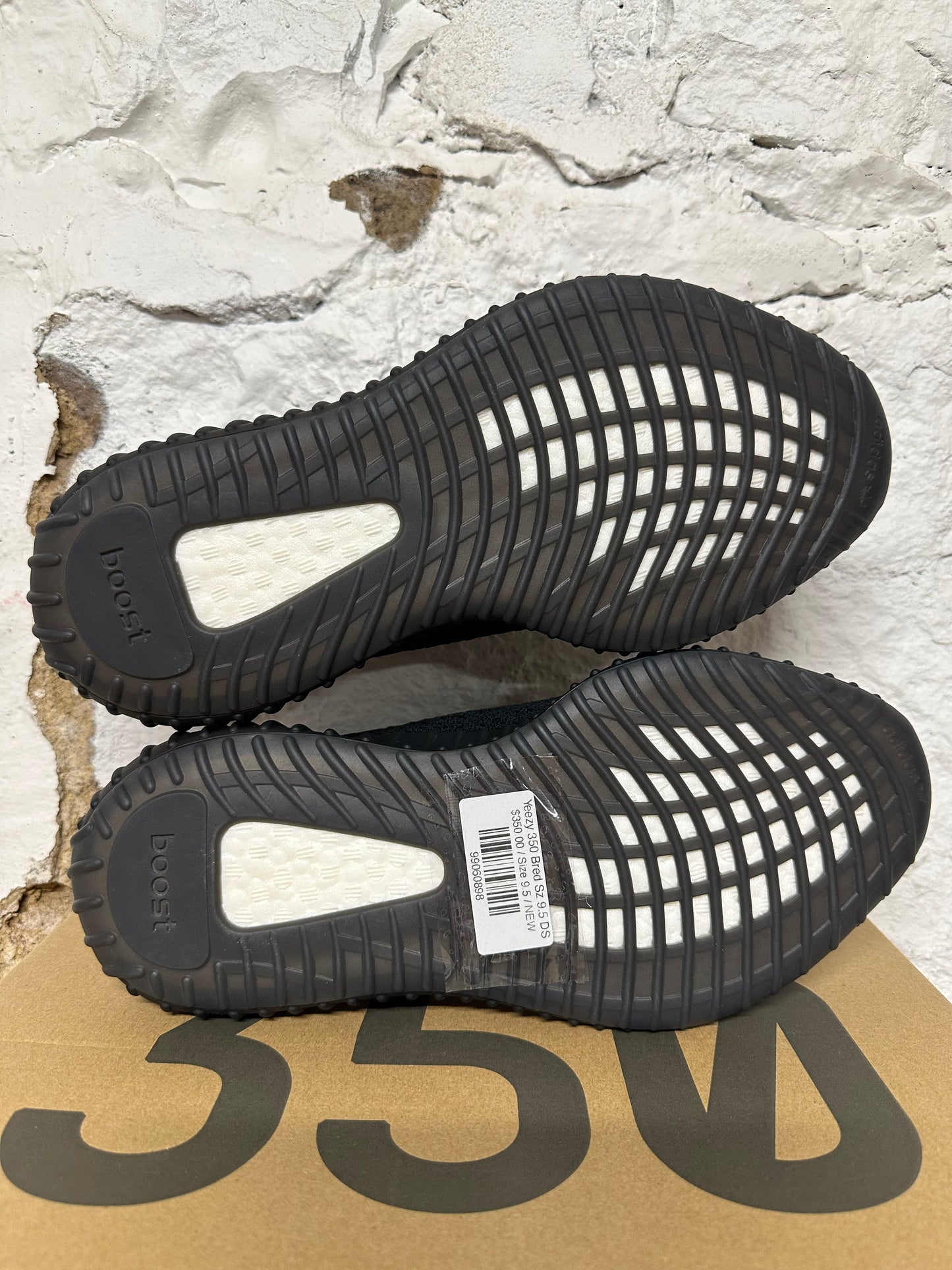 Yeezy 350 V2 Black Red Sz 9.5 DS