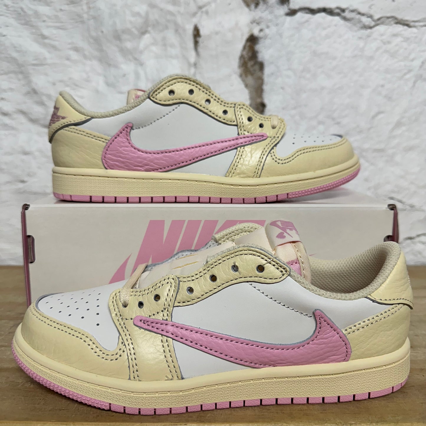 Air Jordan 1 Low Travis Scott Shy Pink Sz 3Y DS