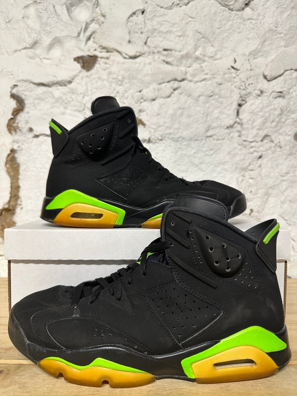 Air Jordan 6 Electric Green Sz 9