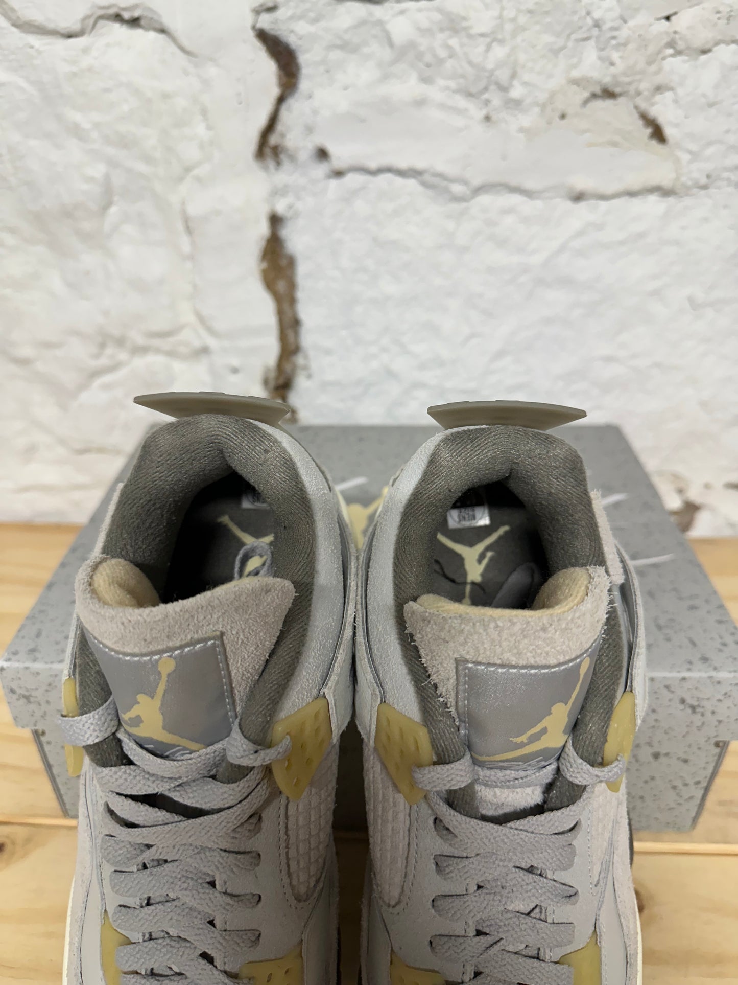Air Jordan 4 Photon Dust Sz 10.5