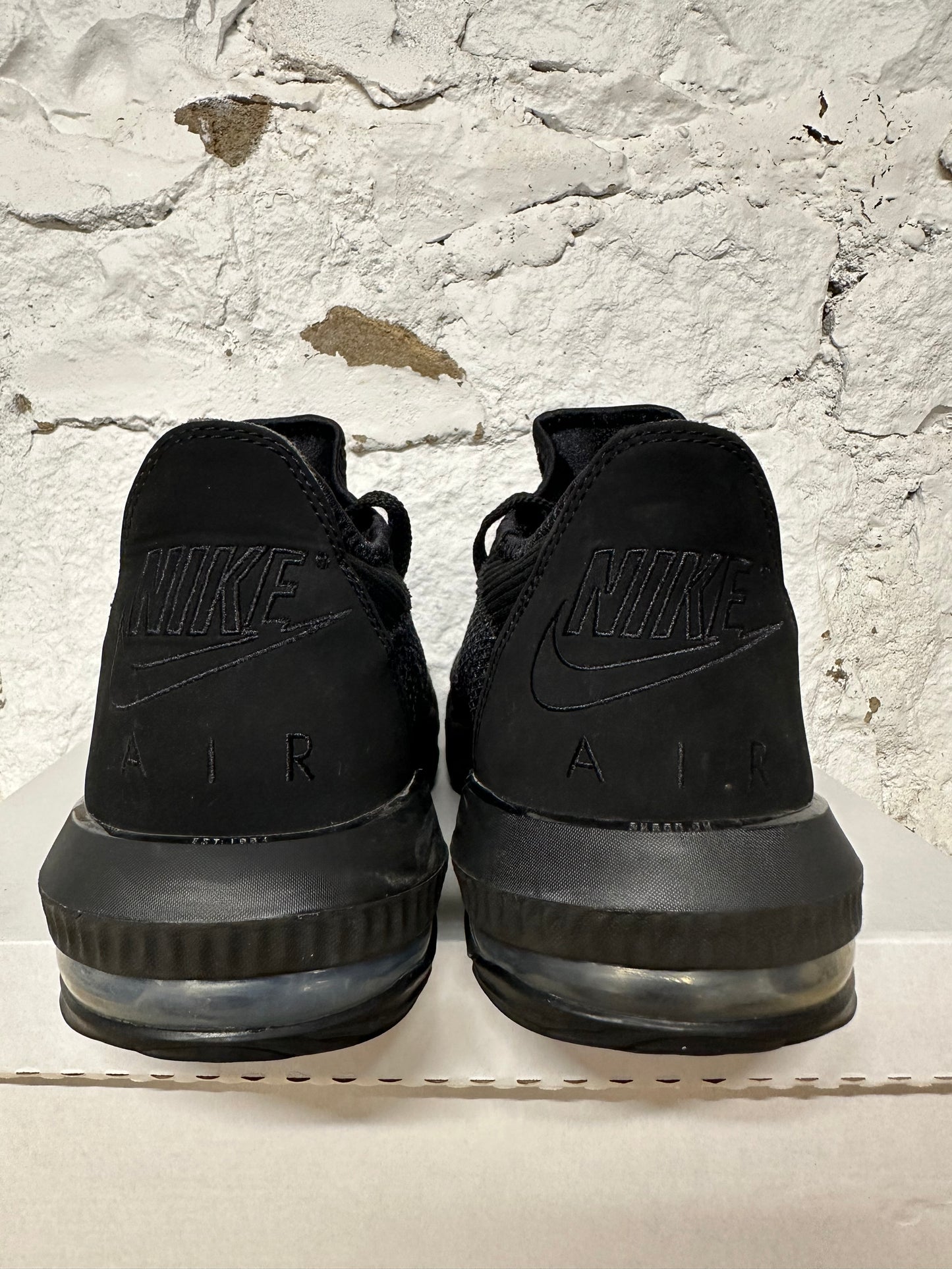 Nike LeBron 16 Low Triple Black Sz 10.5