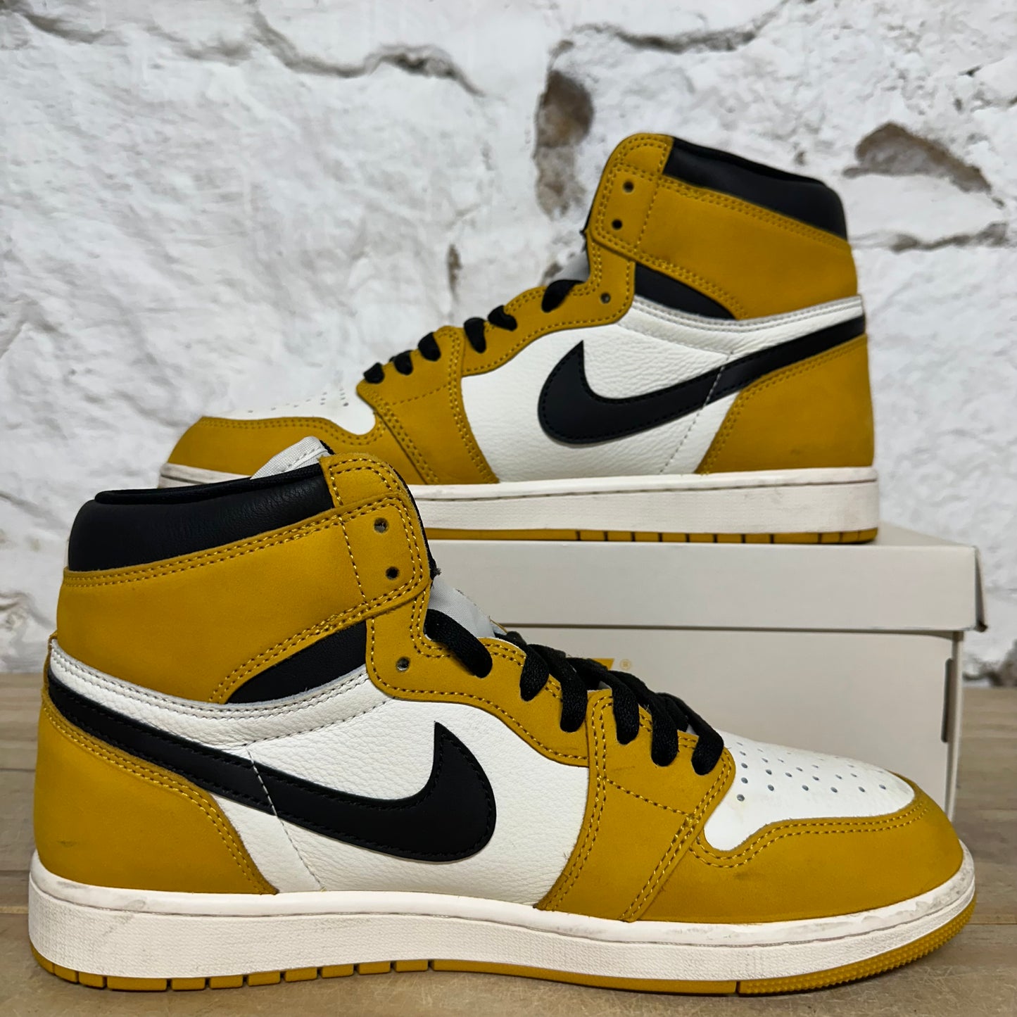 Air Jordan 1 High Yellow Ochre Sz 10.5