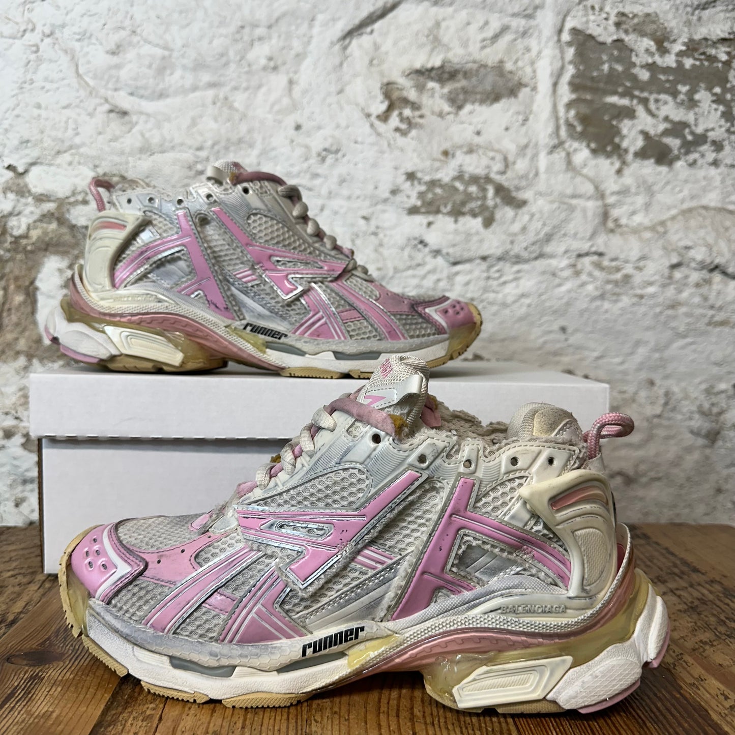 Balenciaga Runner Pink White Cream Sneaker Sz 6 (38)