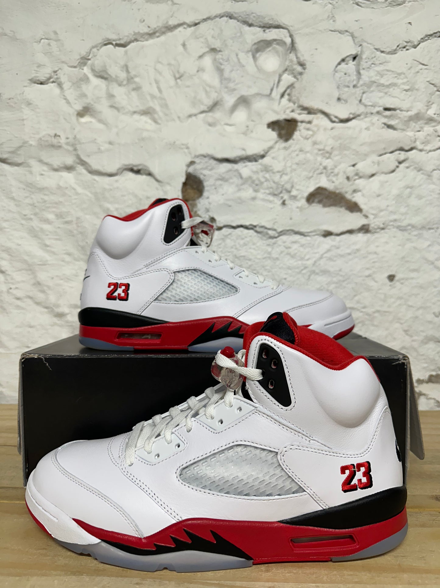 Air Jordan 5 Fire Red Black Tongue (2025) Sz 11.5