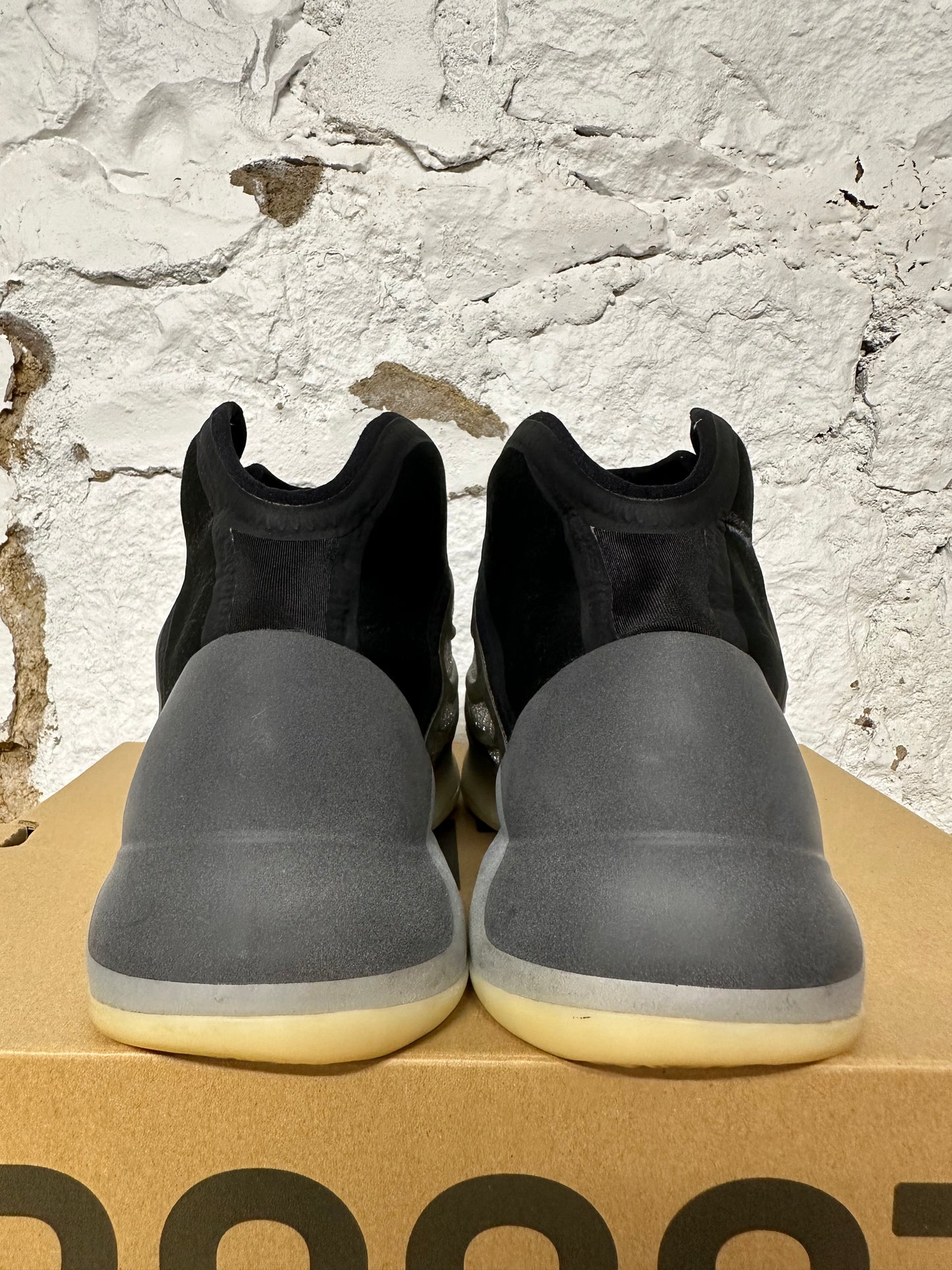 Yeezy QNTM Barium Sz 10.5