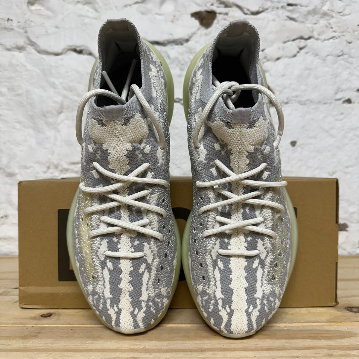 Yeezy 380 Boost Alien Sz 10.5