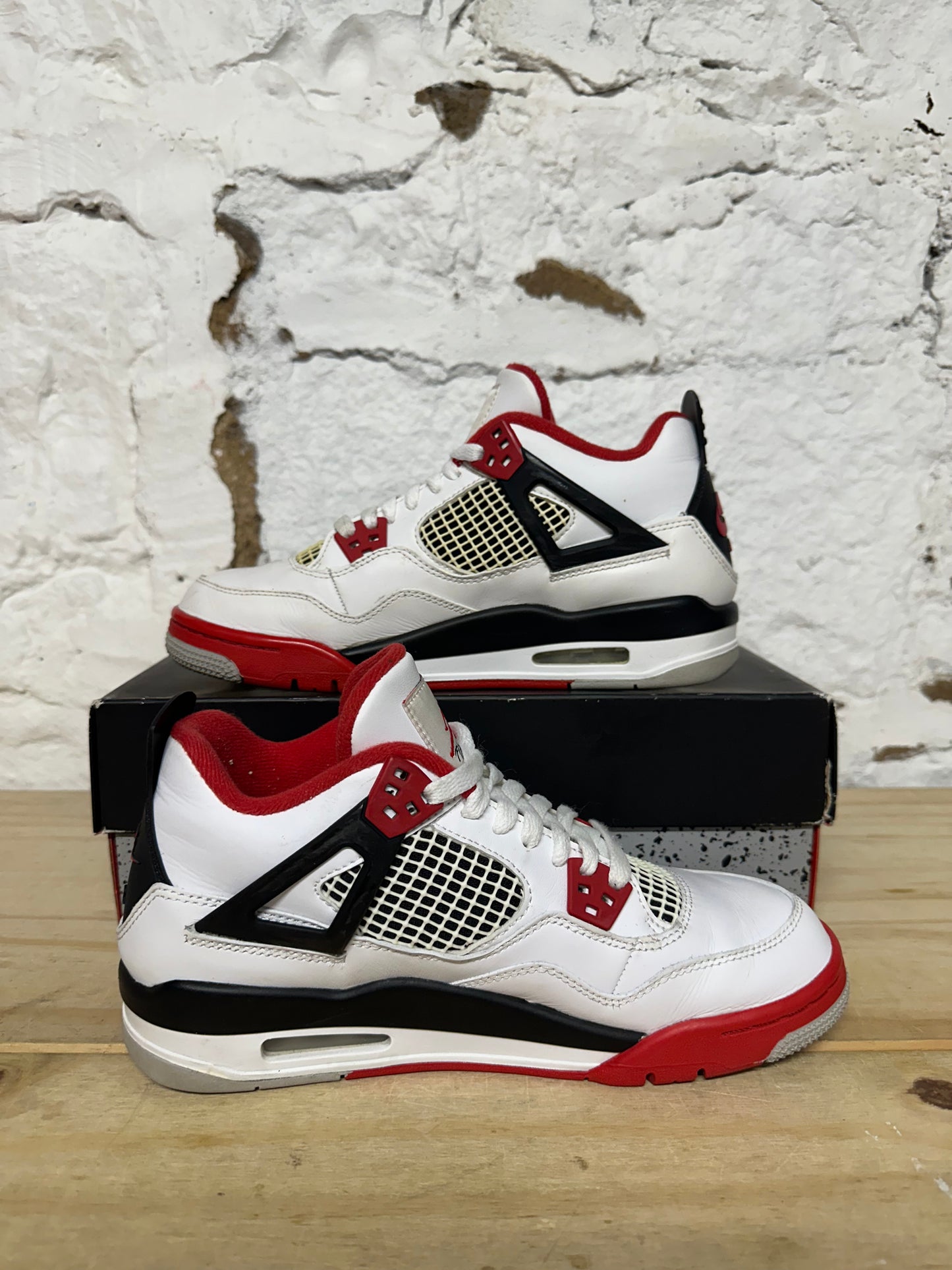 Air Jordan 4 Fire Red Sz 7Y